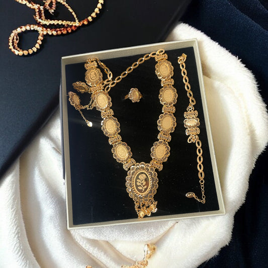 Rafah pleated gold necklace set