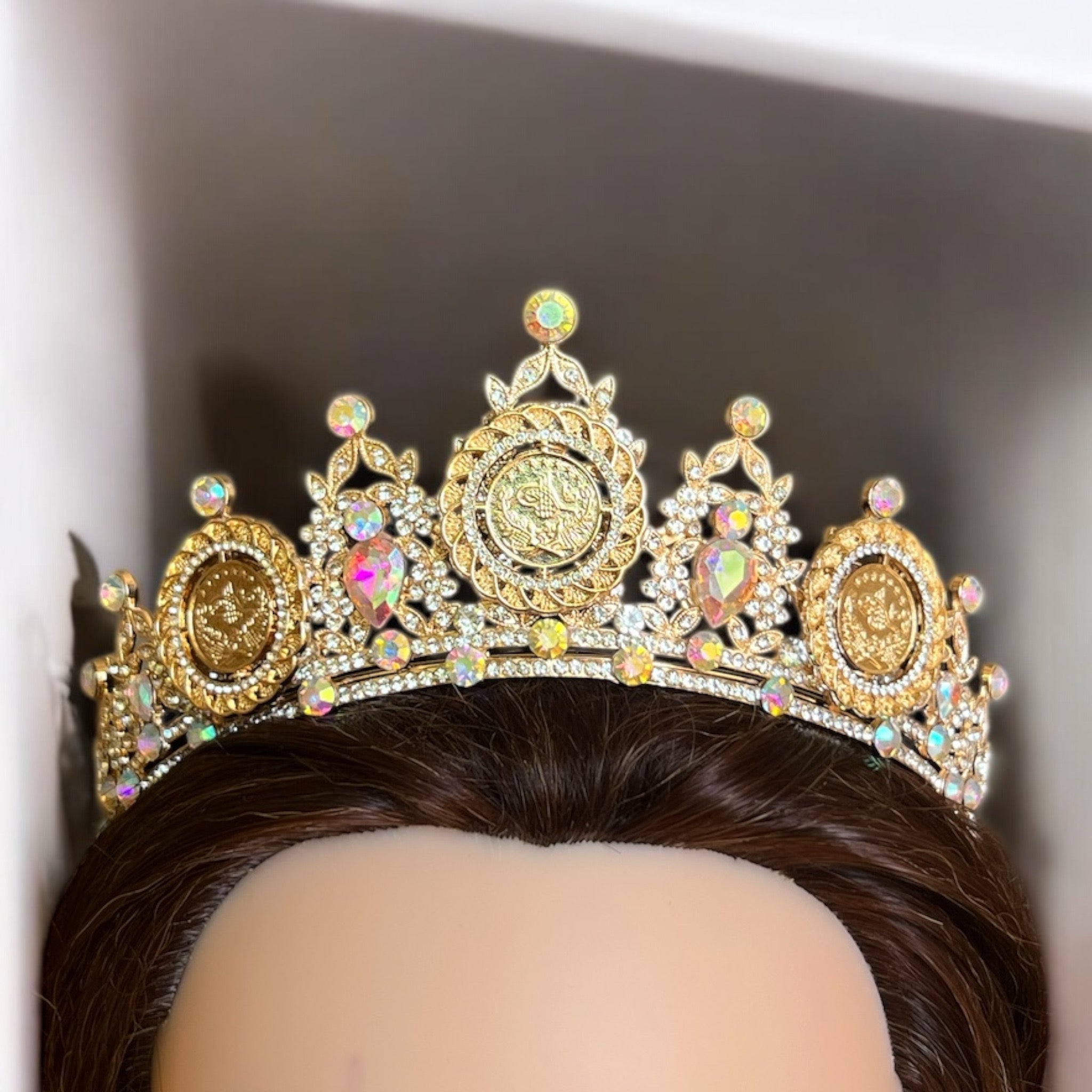 Akka II three coins Gold crown