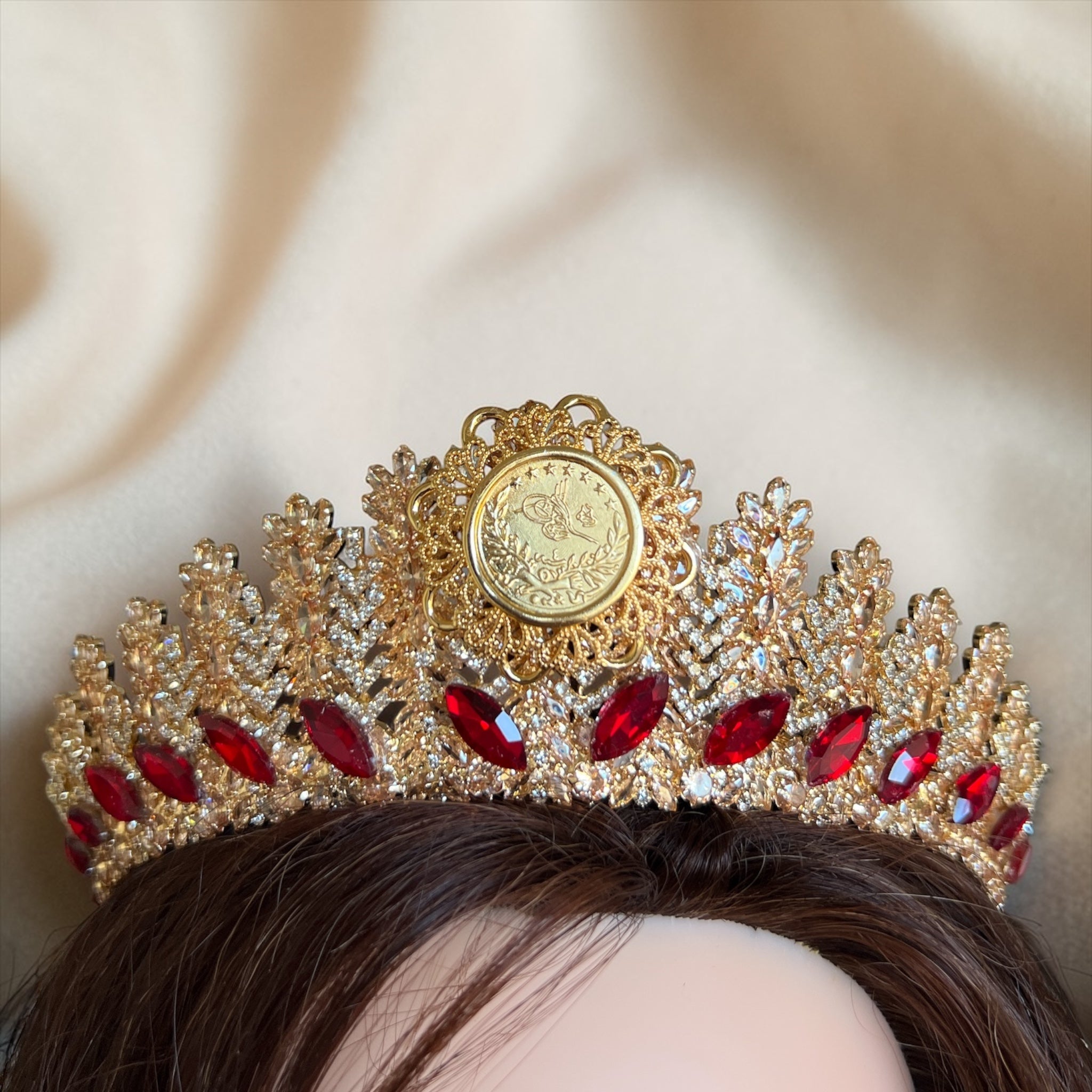 Rantiya Gold and Red Crown