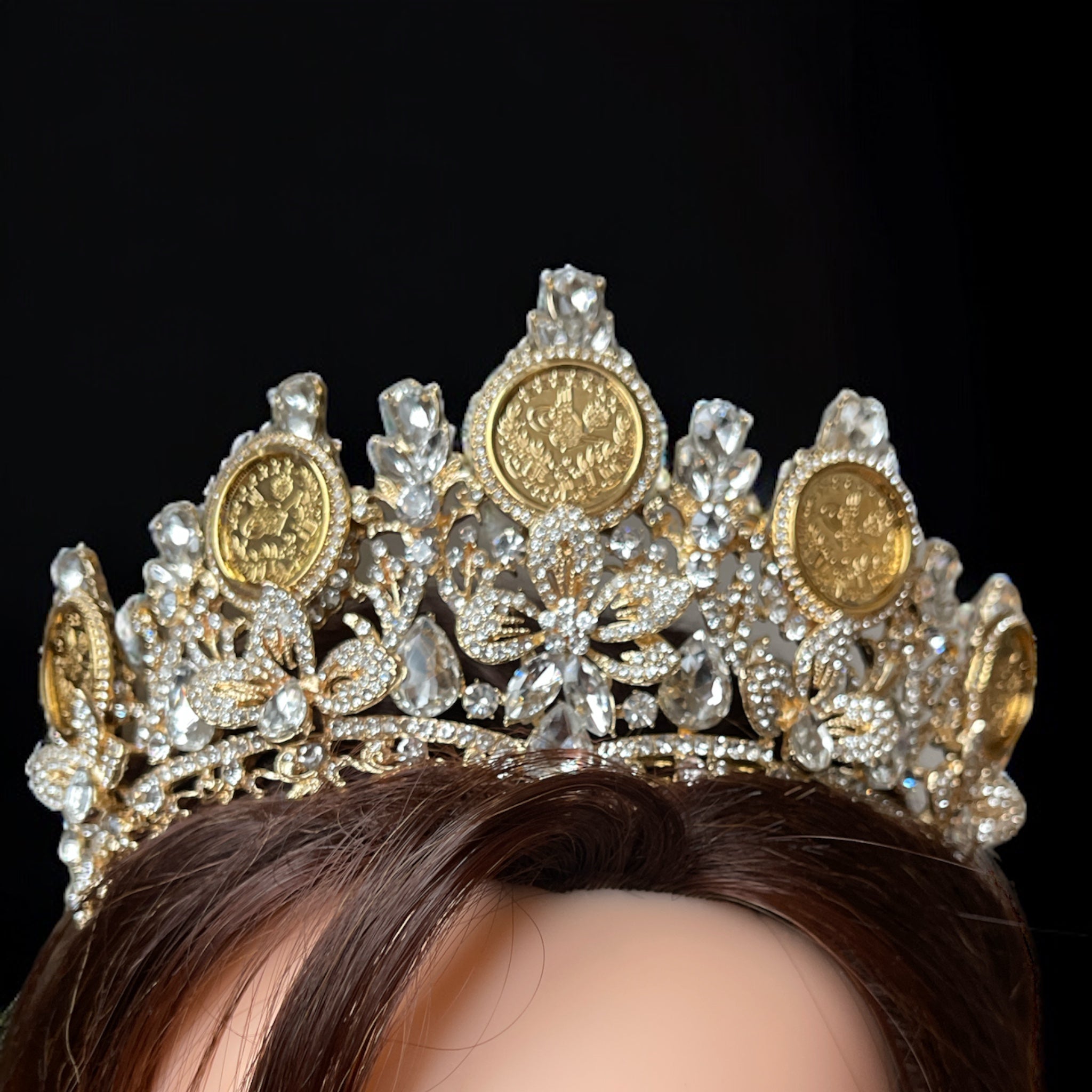Bayt Nabala luxury Gold and coins crown