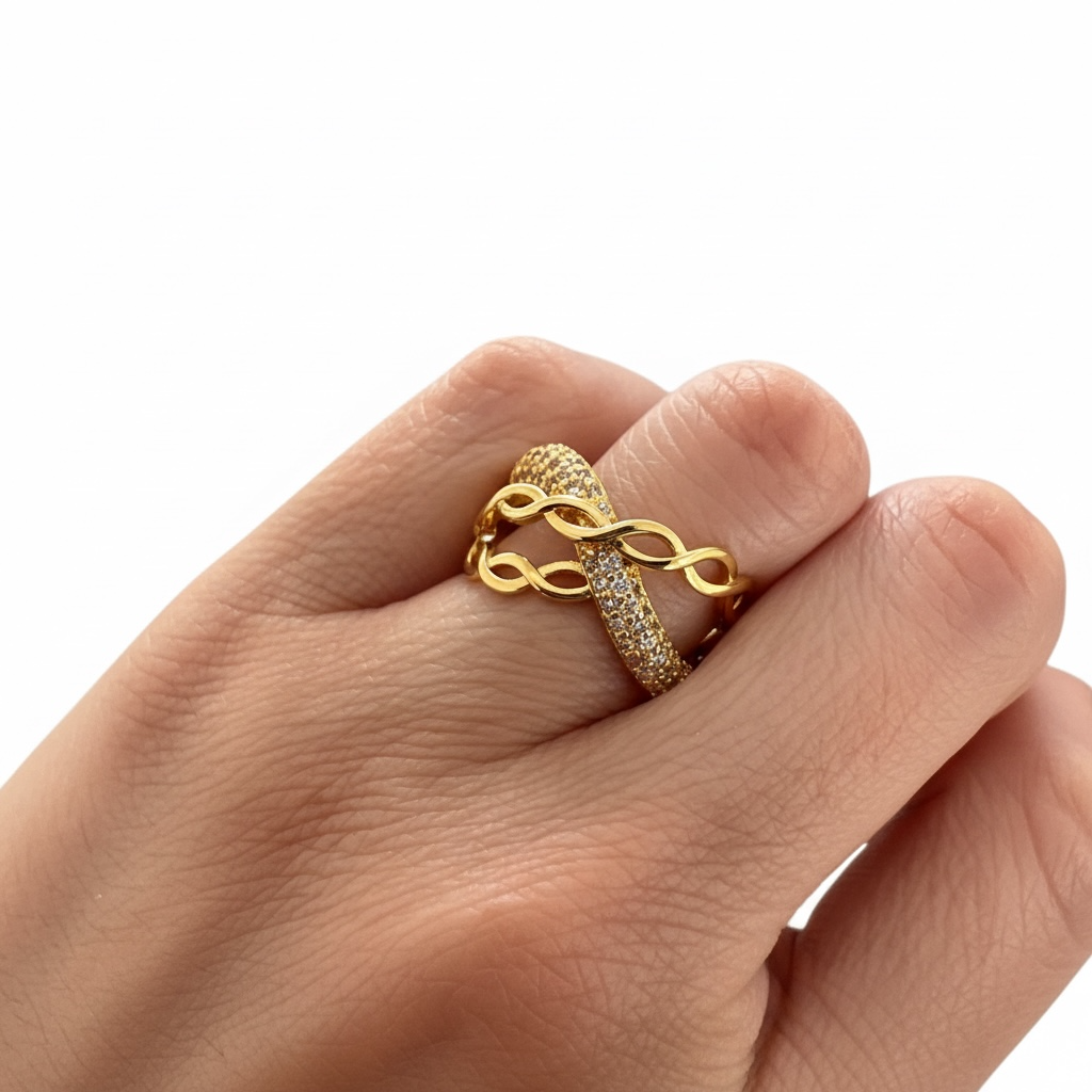Suhmata 18K Pleated Ring