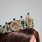 Akka Green three coins crown