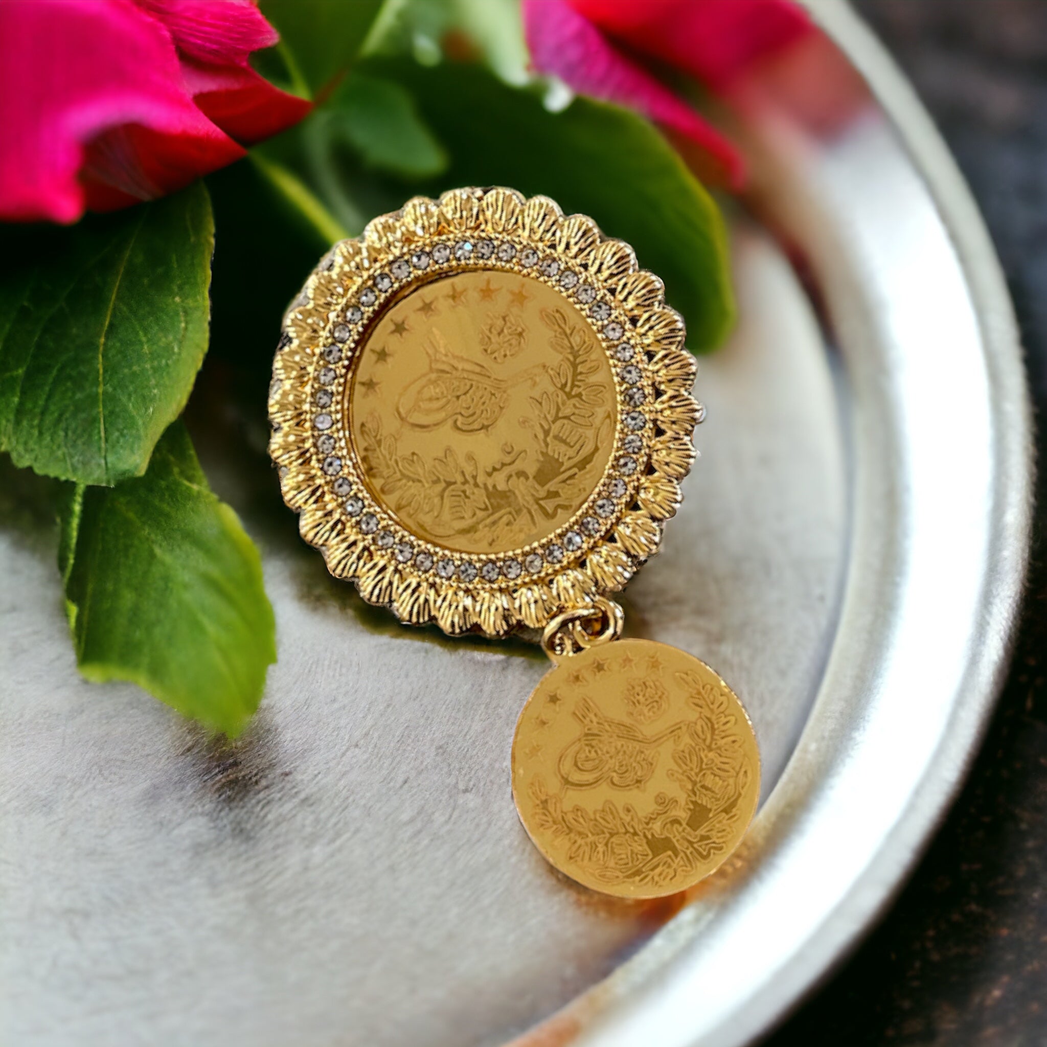 Ad-Deirat Brooch Pin Gold Pleated