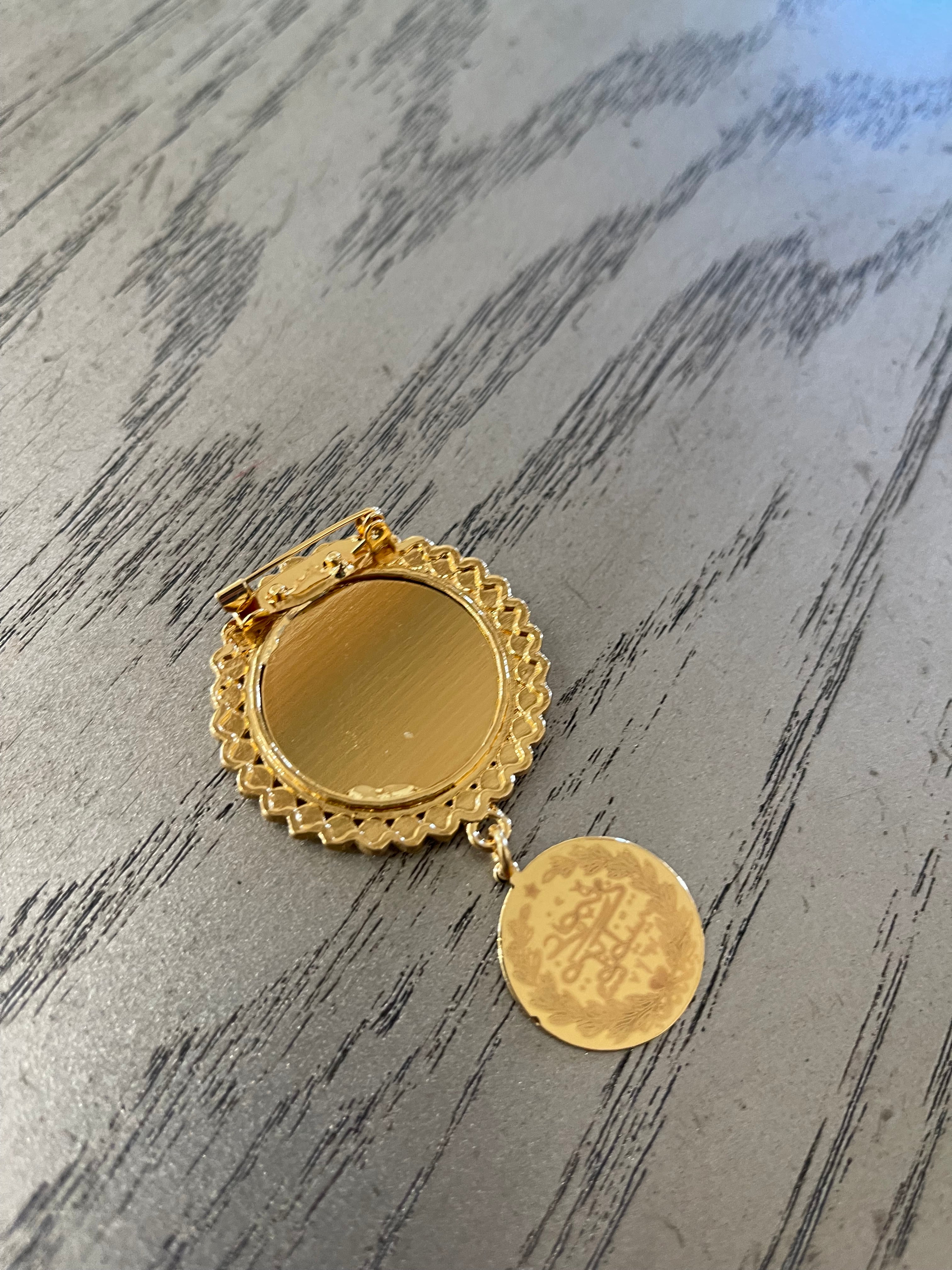 Ad-Deirat Brooch Pin Gold Pleated