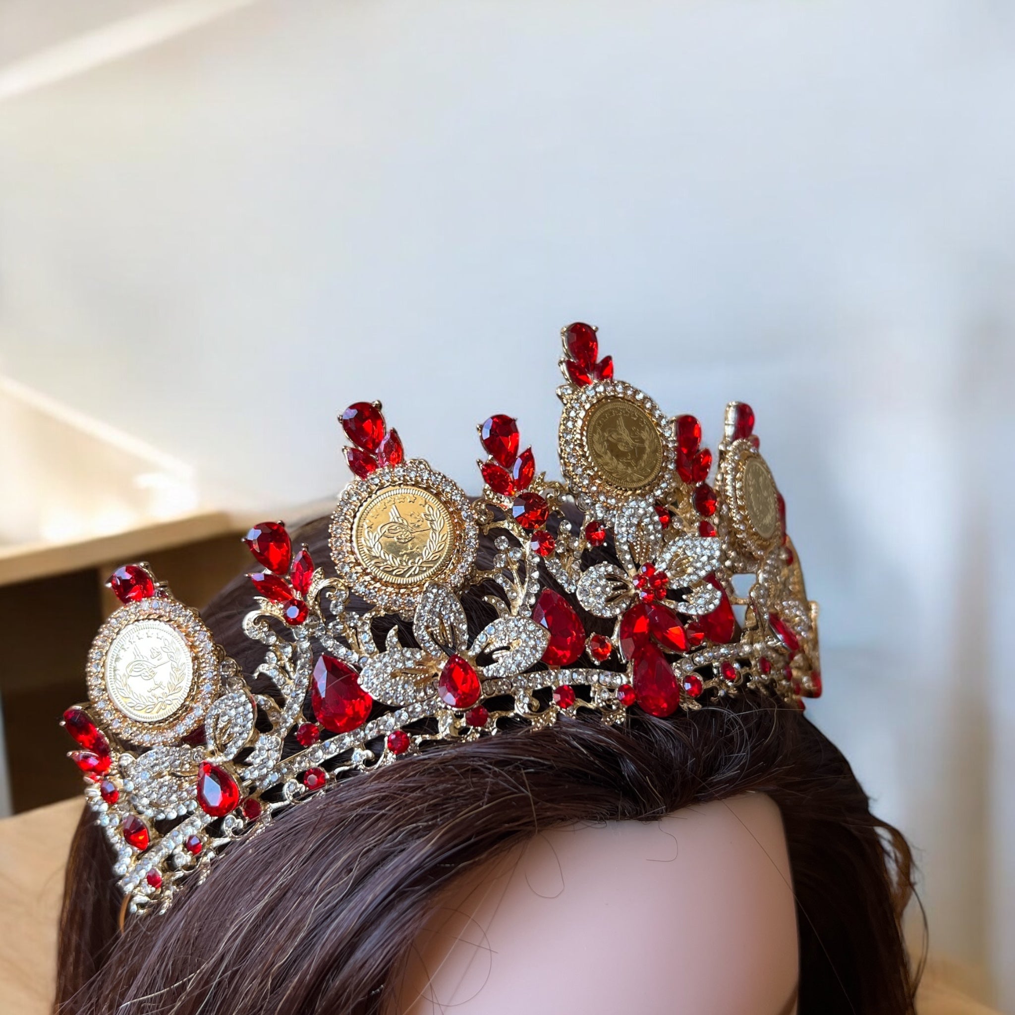 Deir Dibwan II red and gold crown