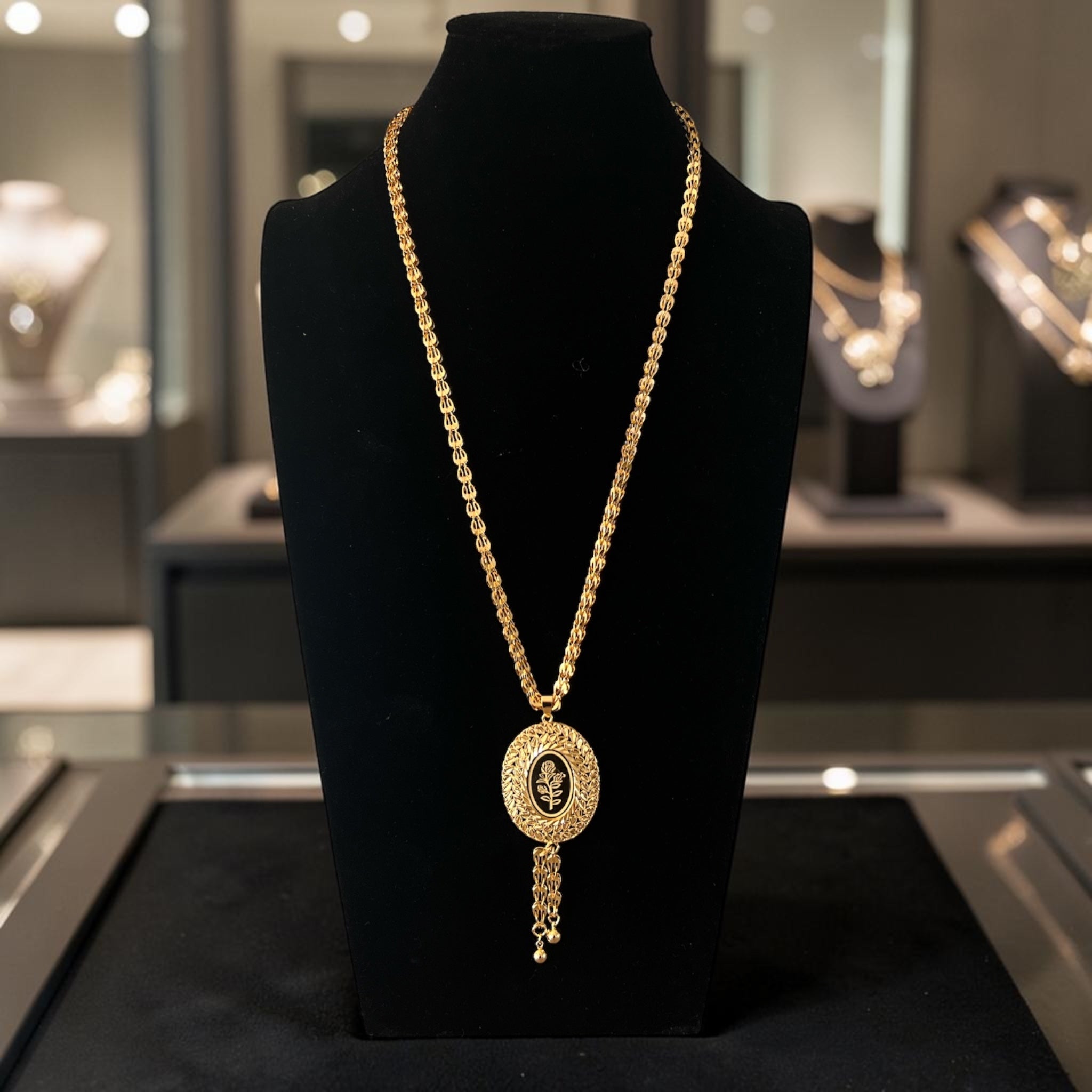 al-Qubsi oval 21k pleated gold necklace