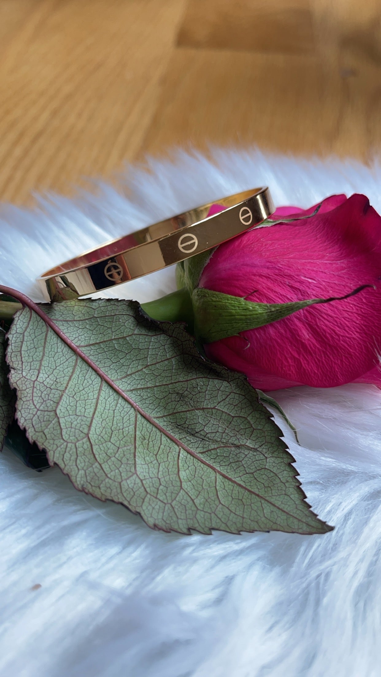 Jammala pleated gold 
Bangle bracelets