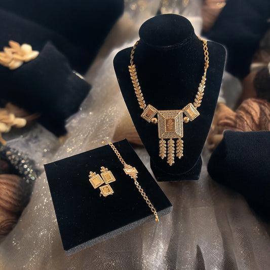 Jineen pleated gold jewelry set