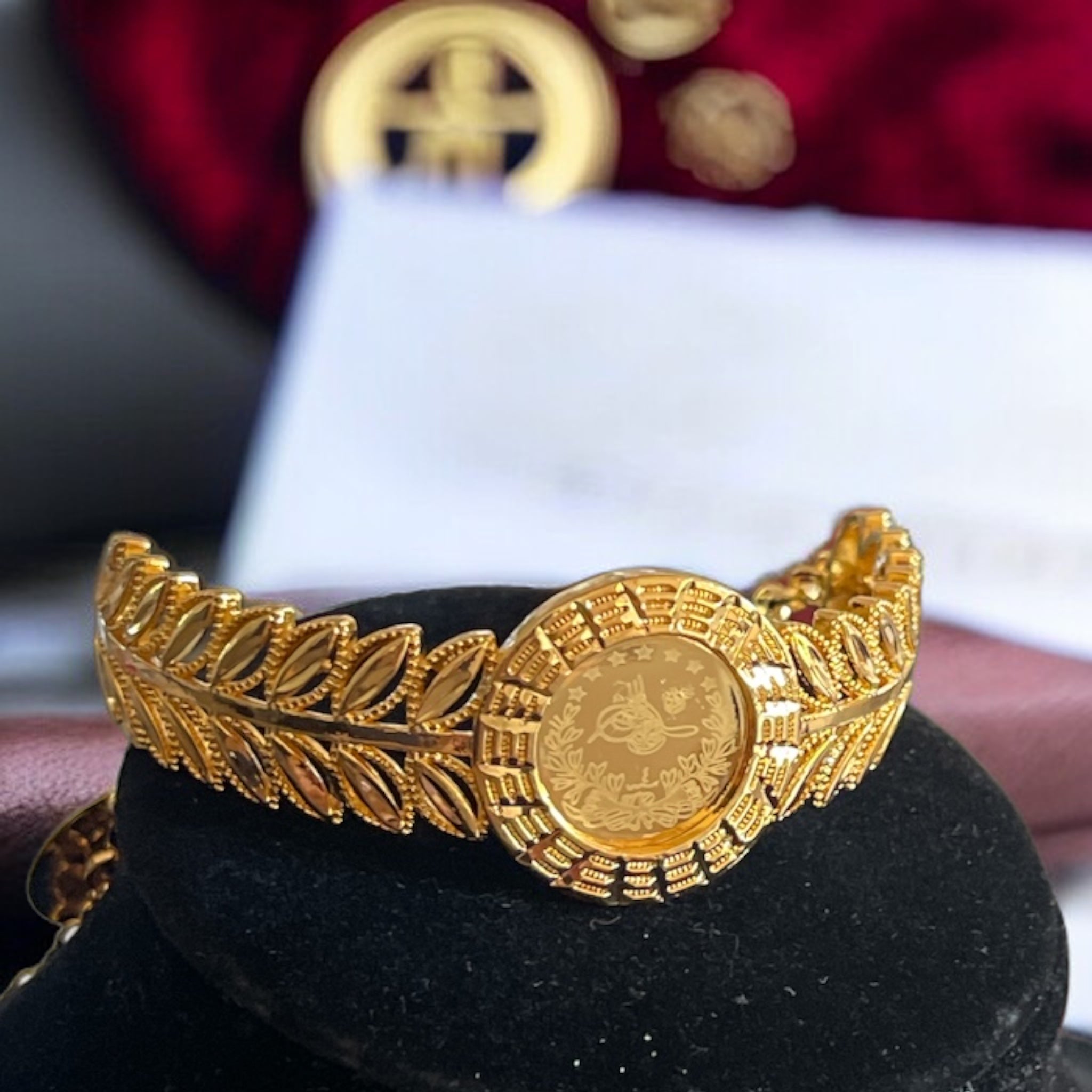 Yata pleated gold coin bracelet – Noor Crowns