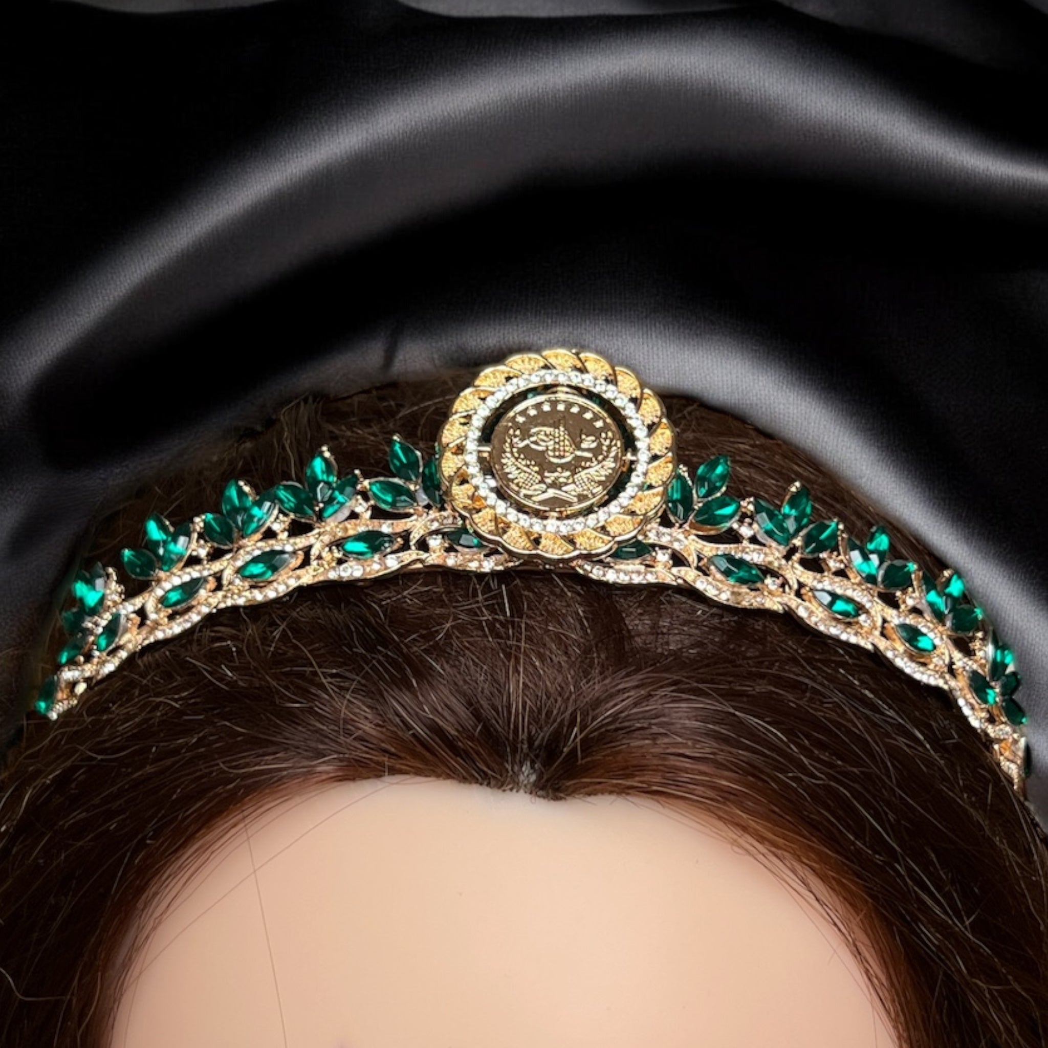 Dayr Tarif II Green and Gold crown