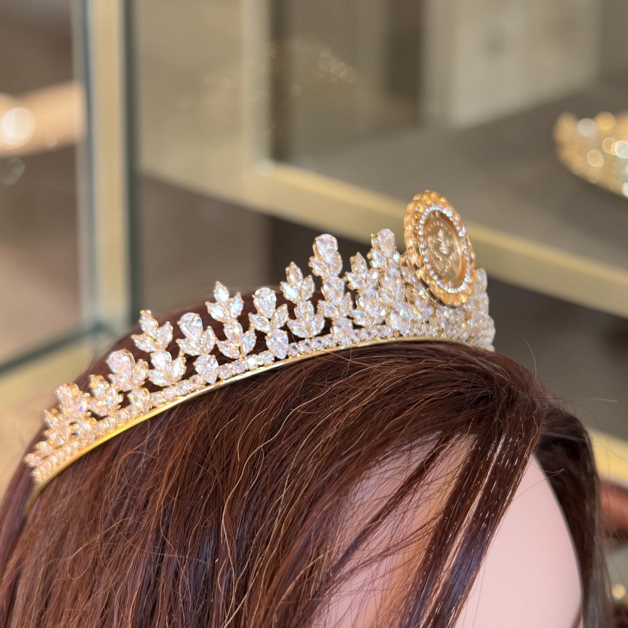 El Brooj one coin crystal crown