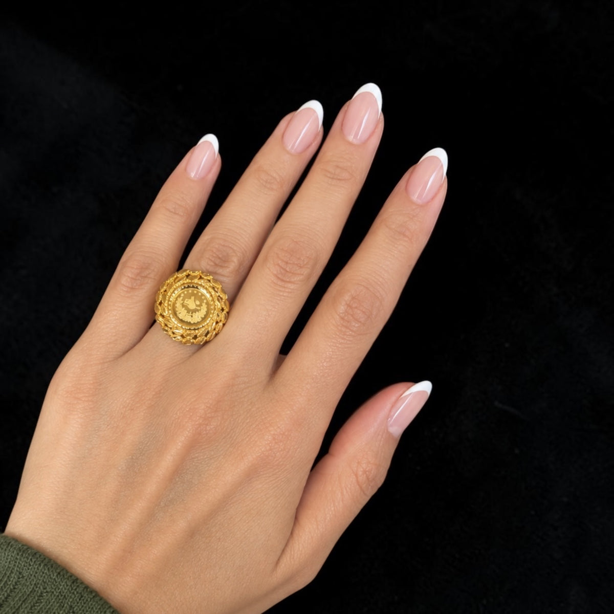 Rummana Gold pleated ring