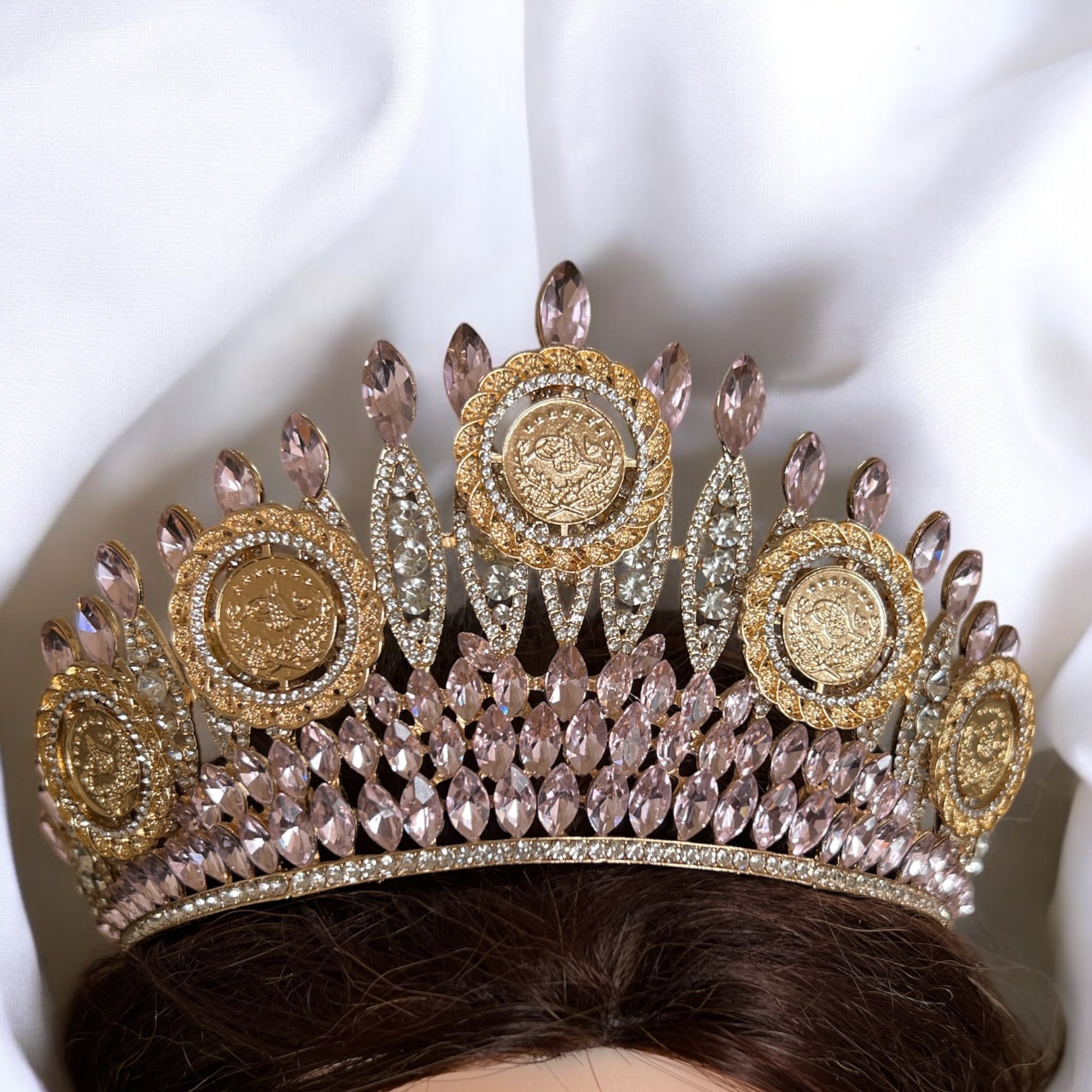 Qalqilya II soft pink five coins crown