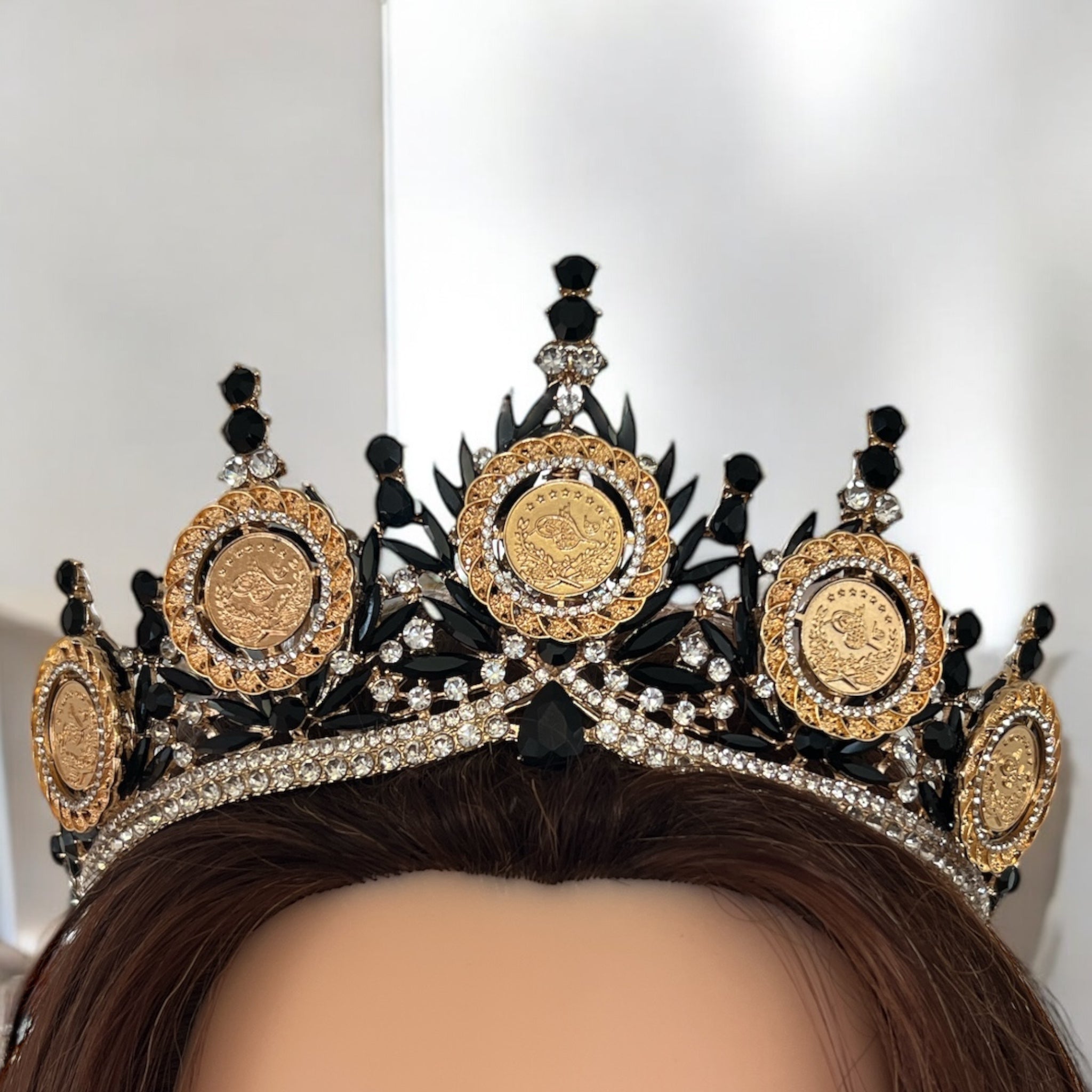 Dheisheh II Black and Gold crown