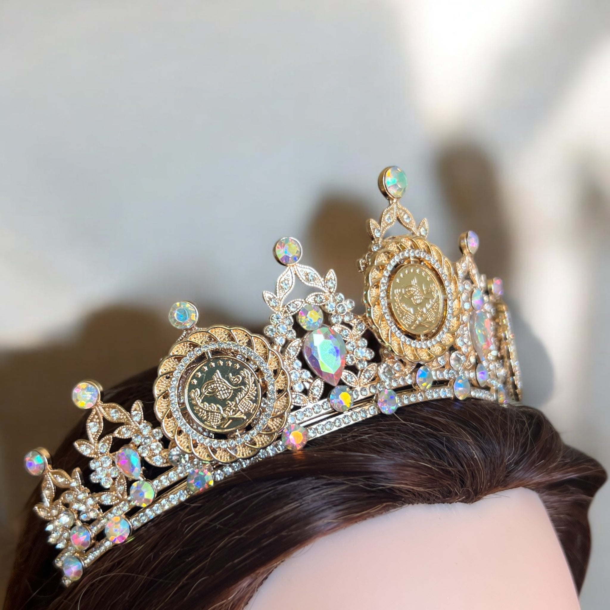 Akka II three coins Gold crown