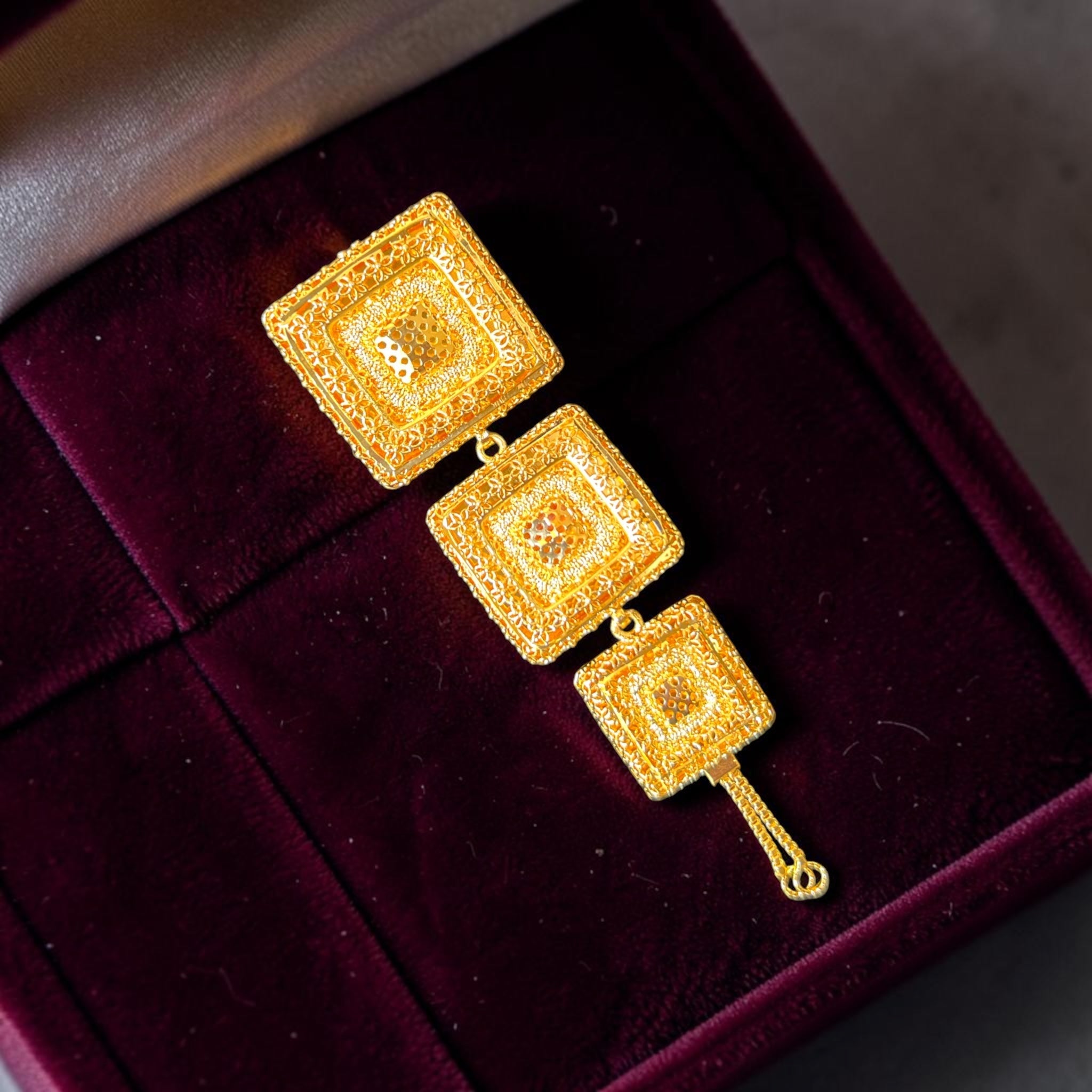 Nur Shams 21K Pleated Pin/Brooch