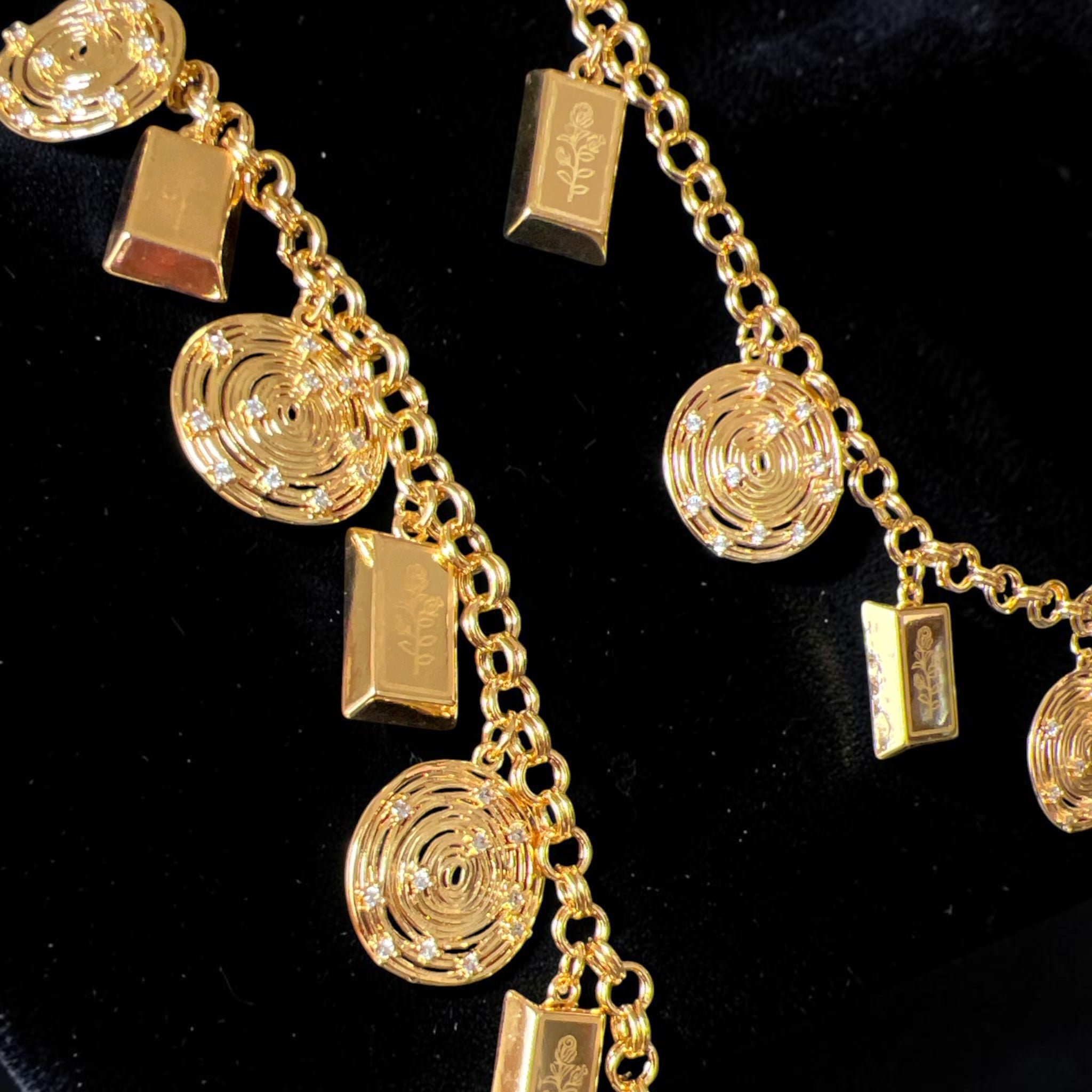 Burj al-Barajneh 24k Pleated Gold Necklace and Bracelet set