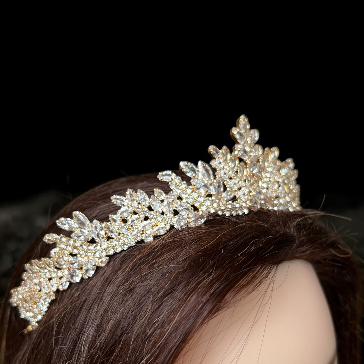 Tobas zicron Gold and crystal crown