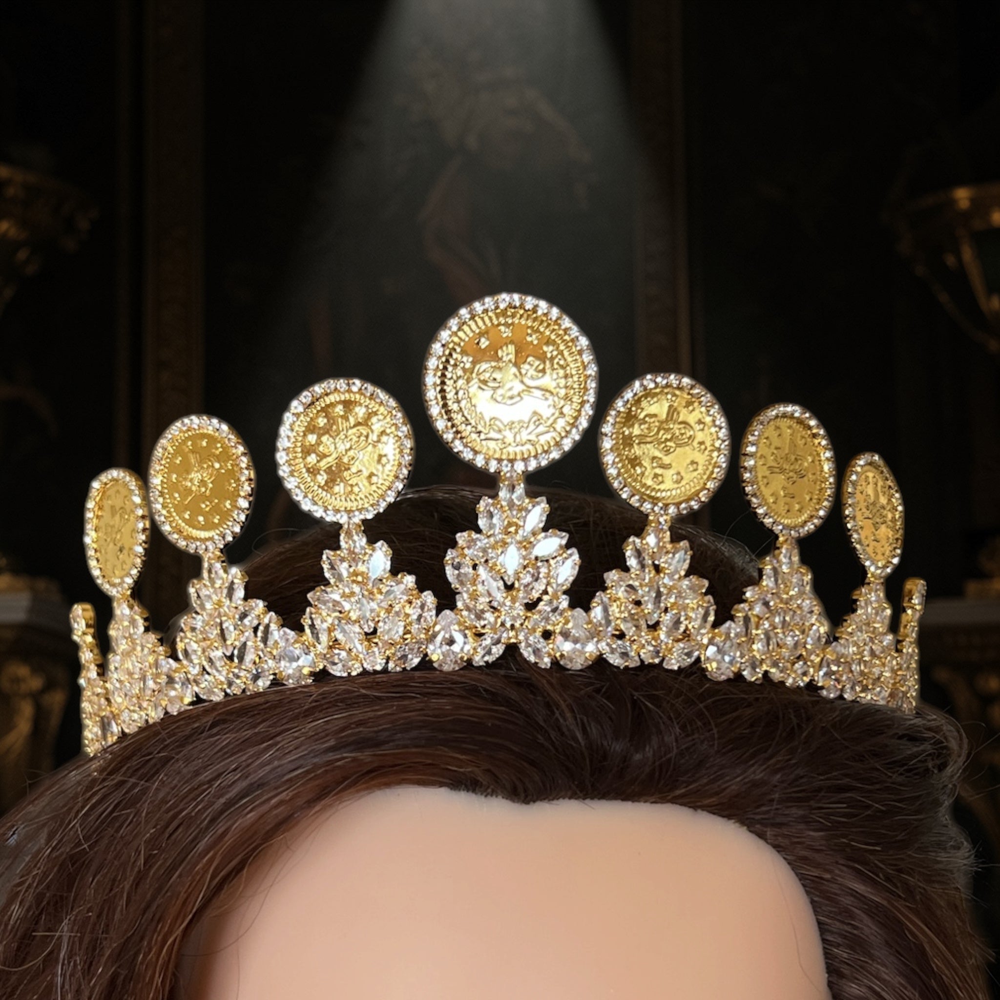 'Arura seven coins Gold and crystal crowns