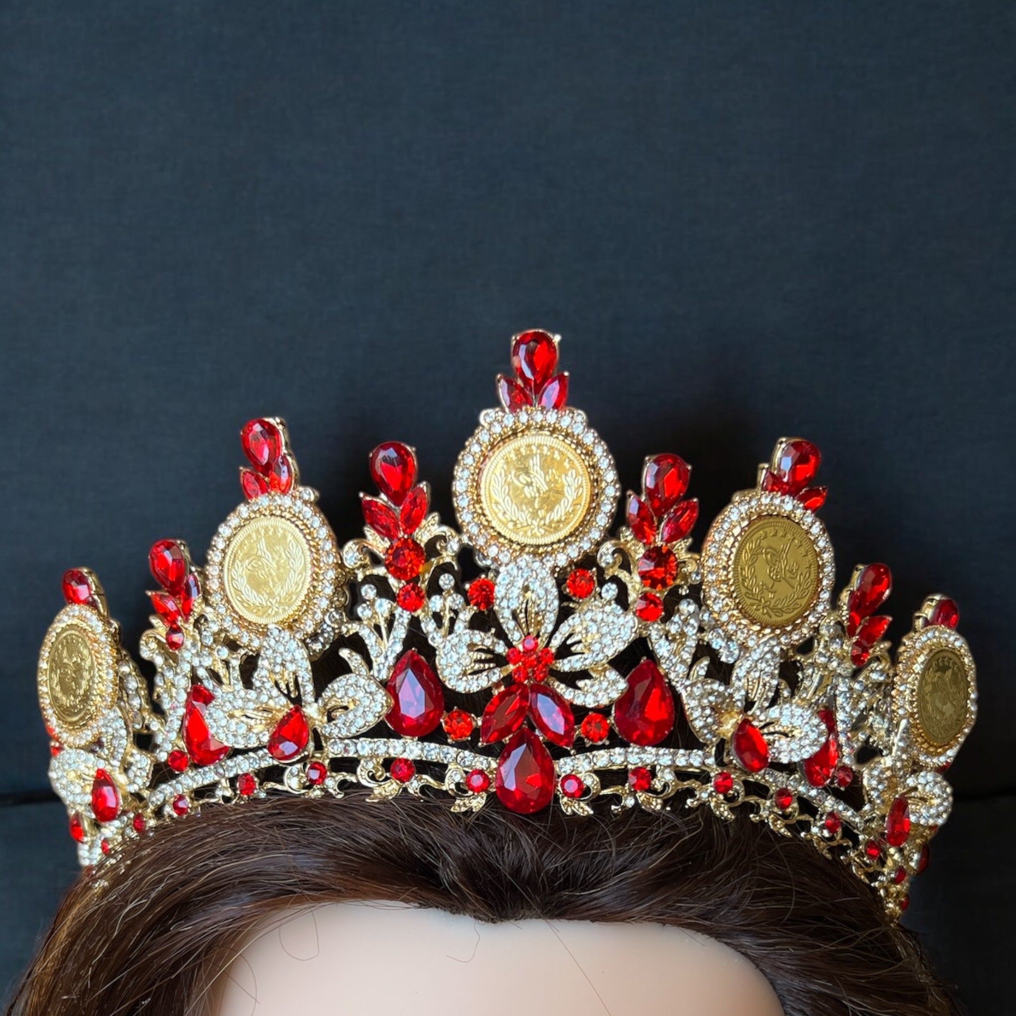 Deir Dibwan II red and gold crown
