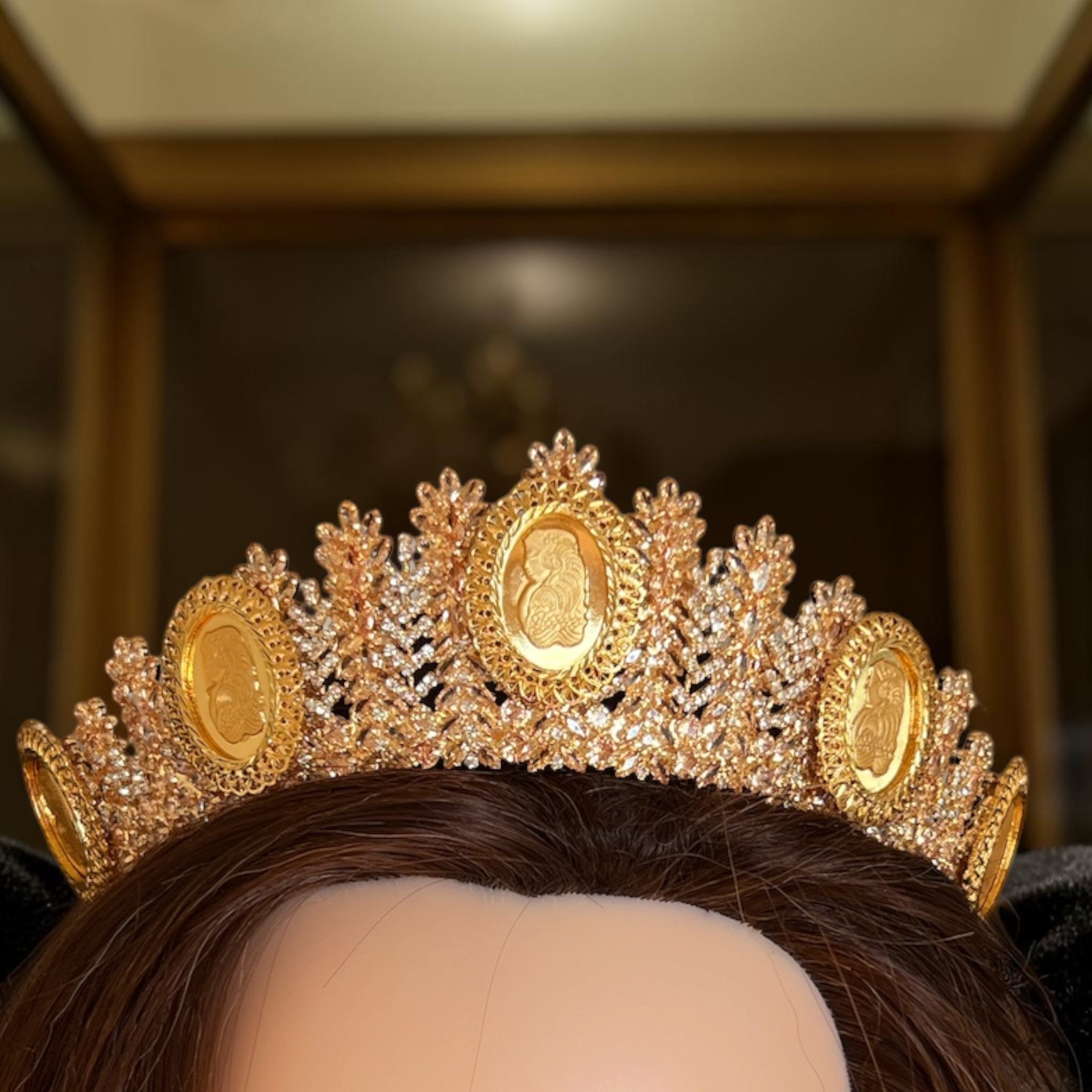 Beit Amin ounces honey and gold crown
