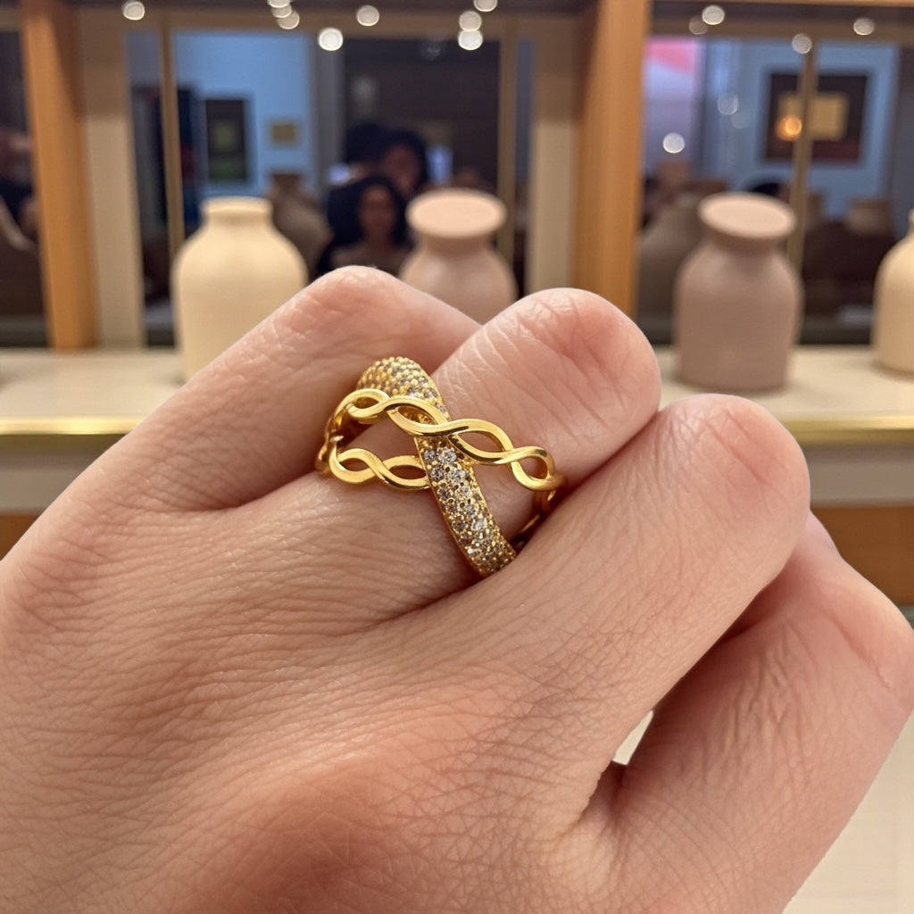 Suhmata 18K Pleated Ring