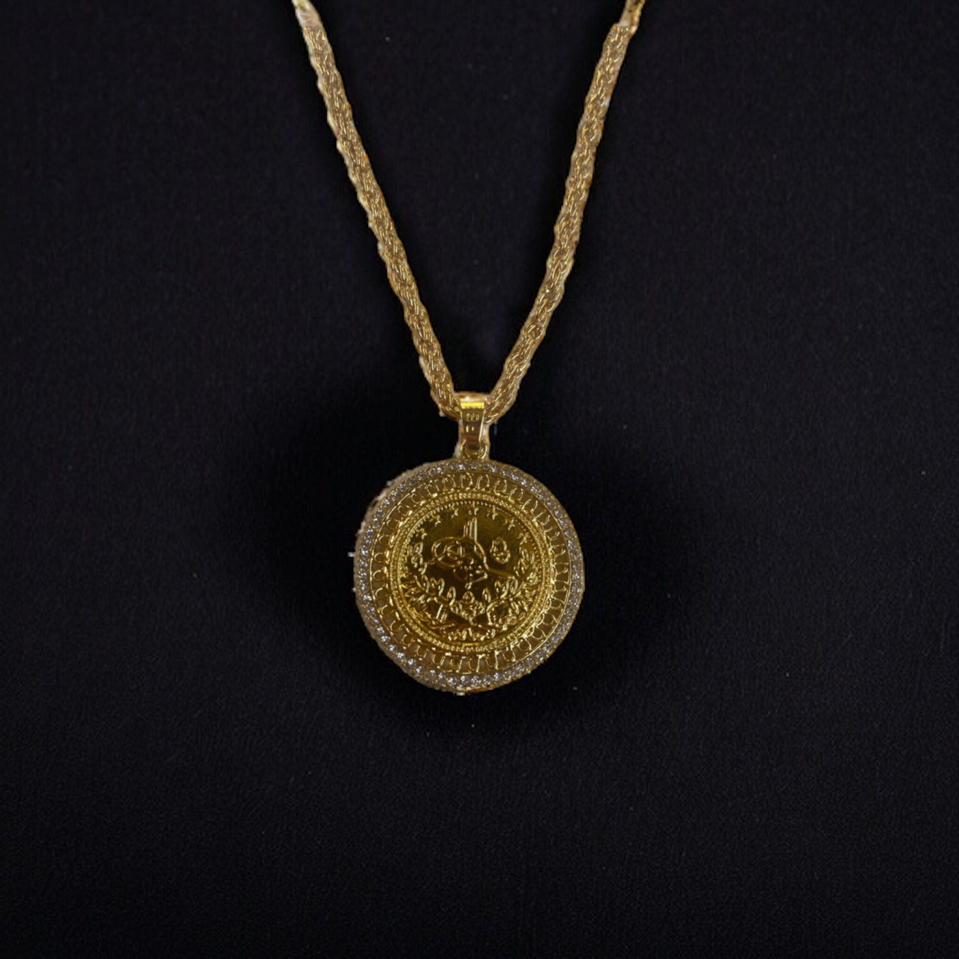 Yatta Golden Plated metal Necklace with coin pendant Quality Jewelry 