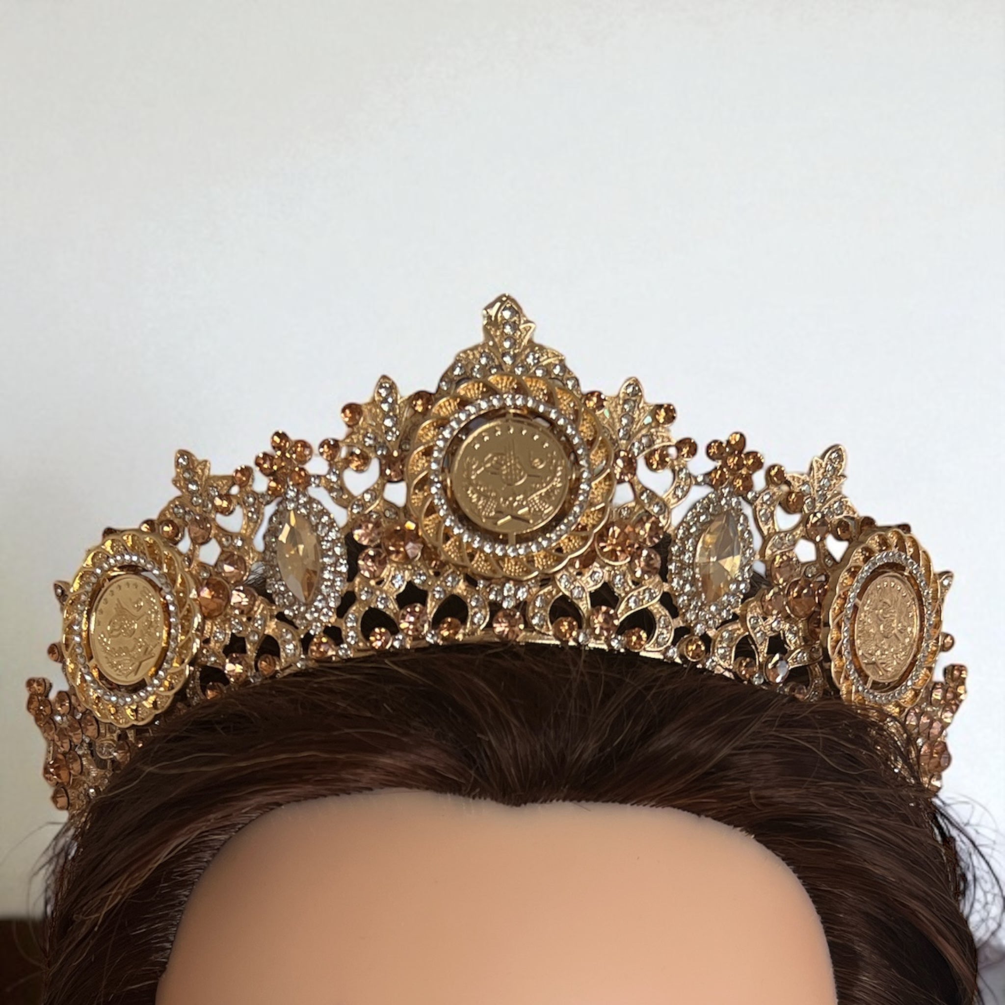 Bayt Naqquba Fresh Peach color with Gold crown