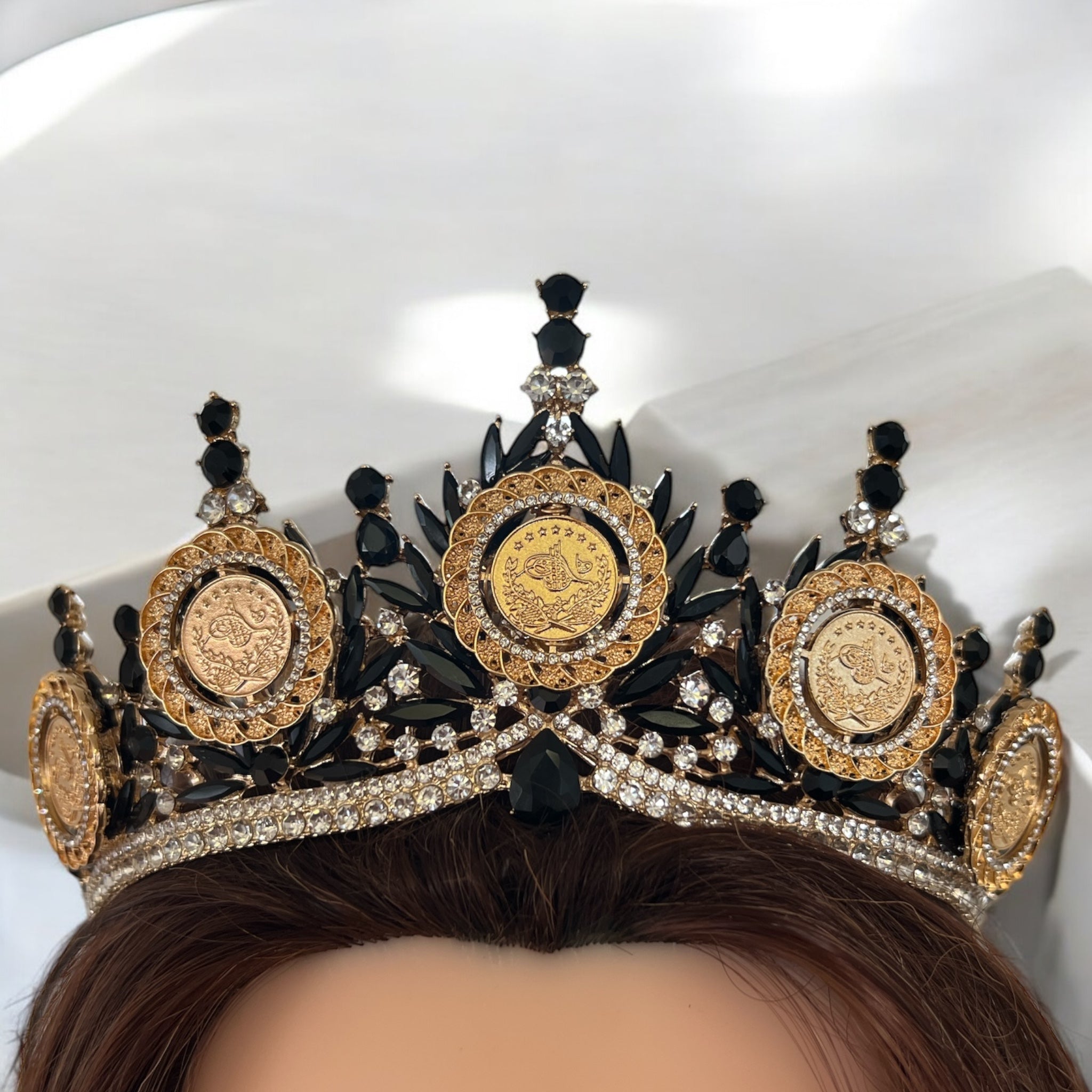 Dheisheh II Black and Gold crown