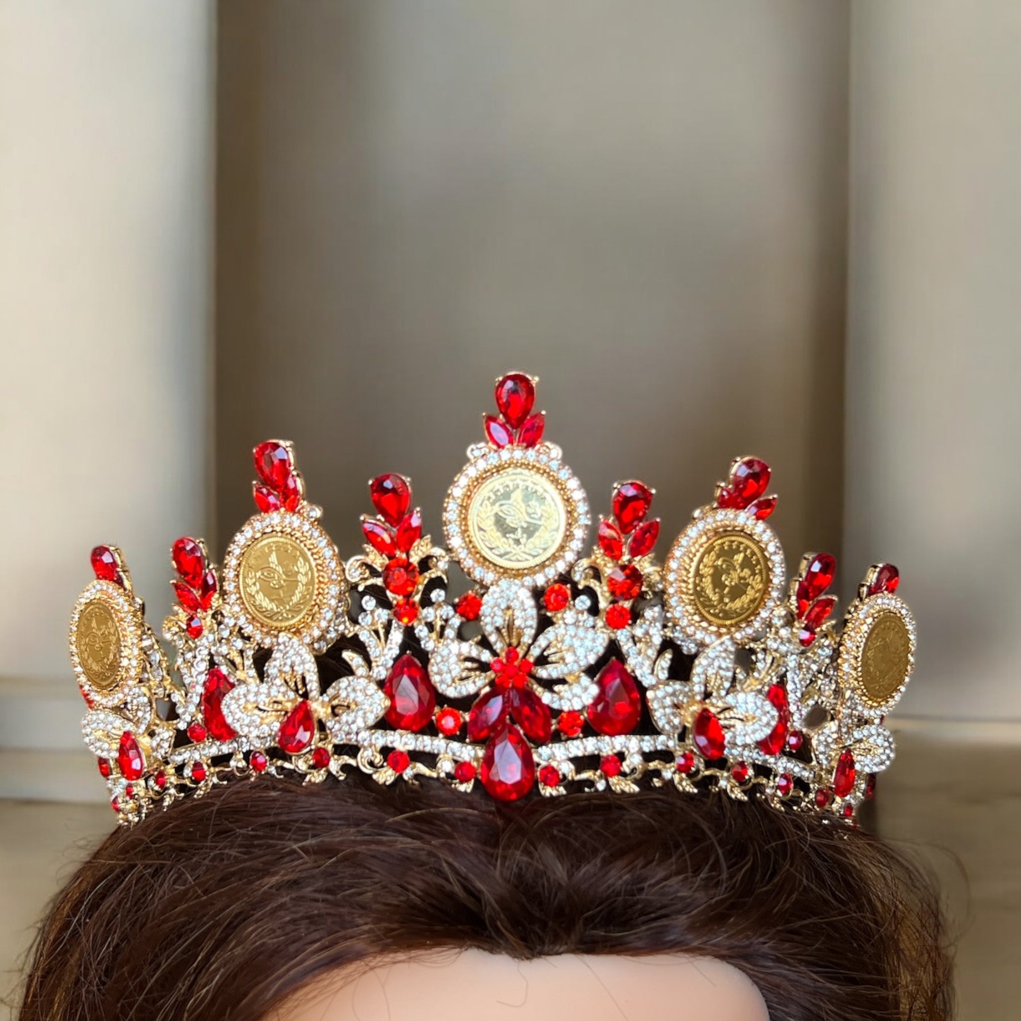 Deir Dibwan II red and gold crown
