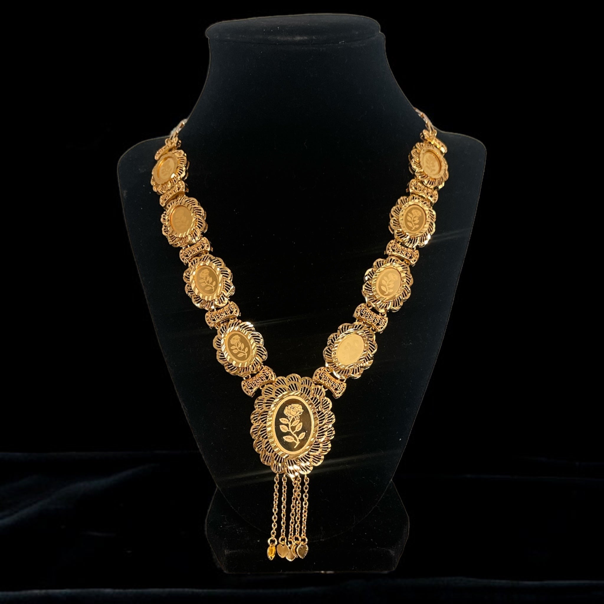 Rafah pleated gold necklace set