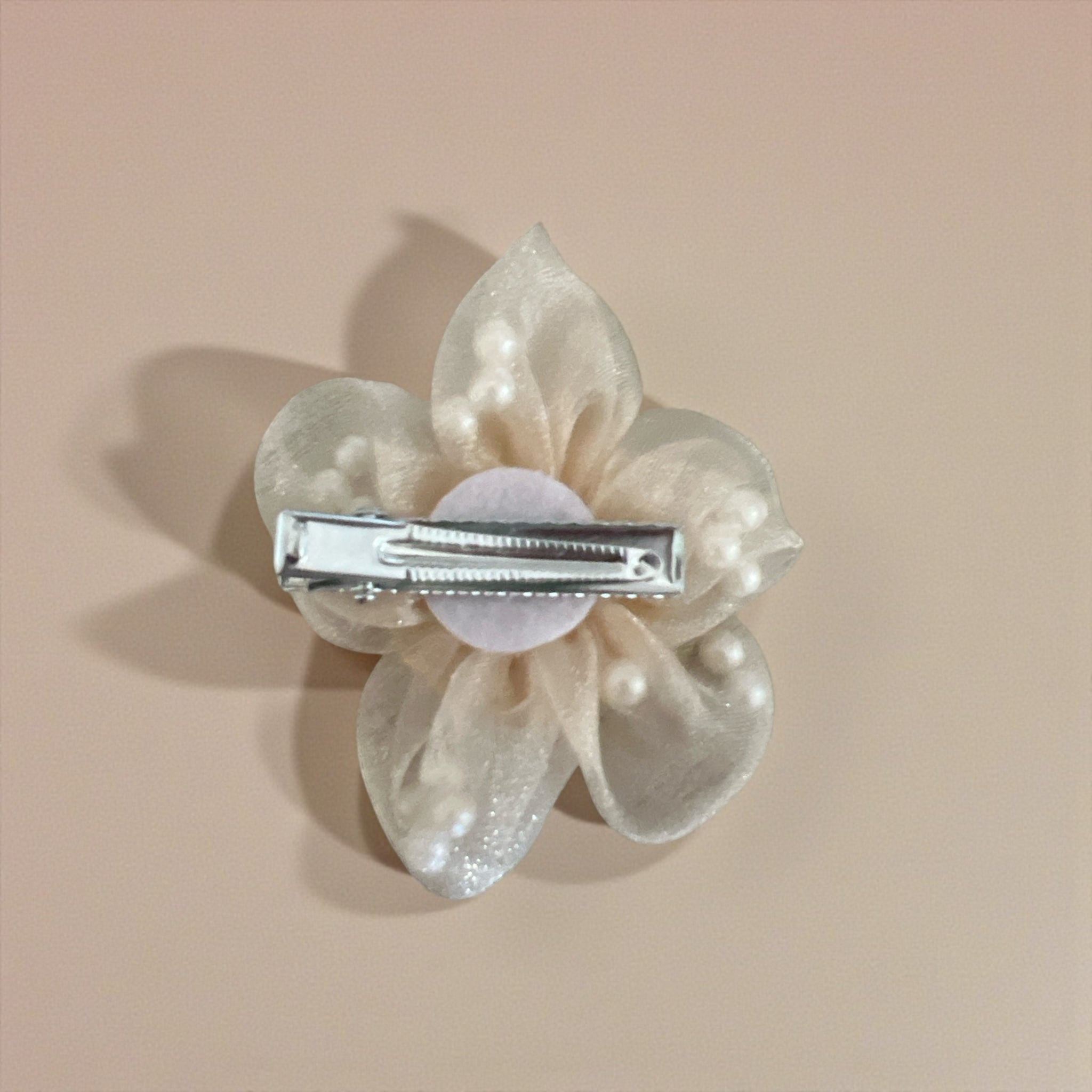 Rajwa cream pearl one coin hair clip