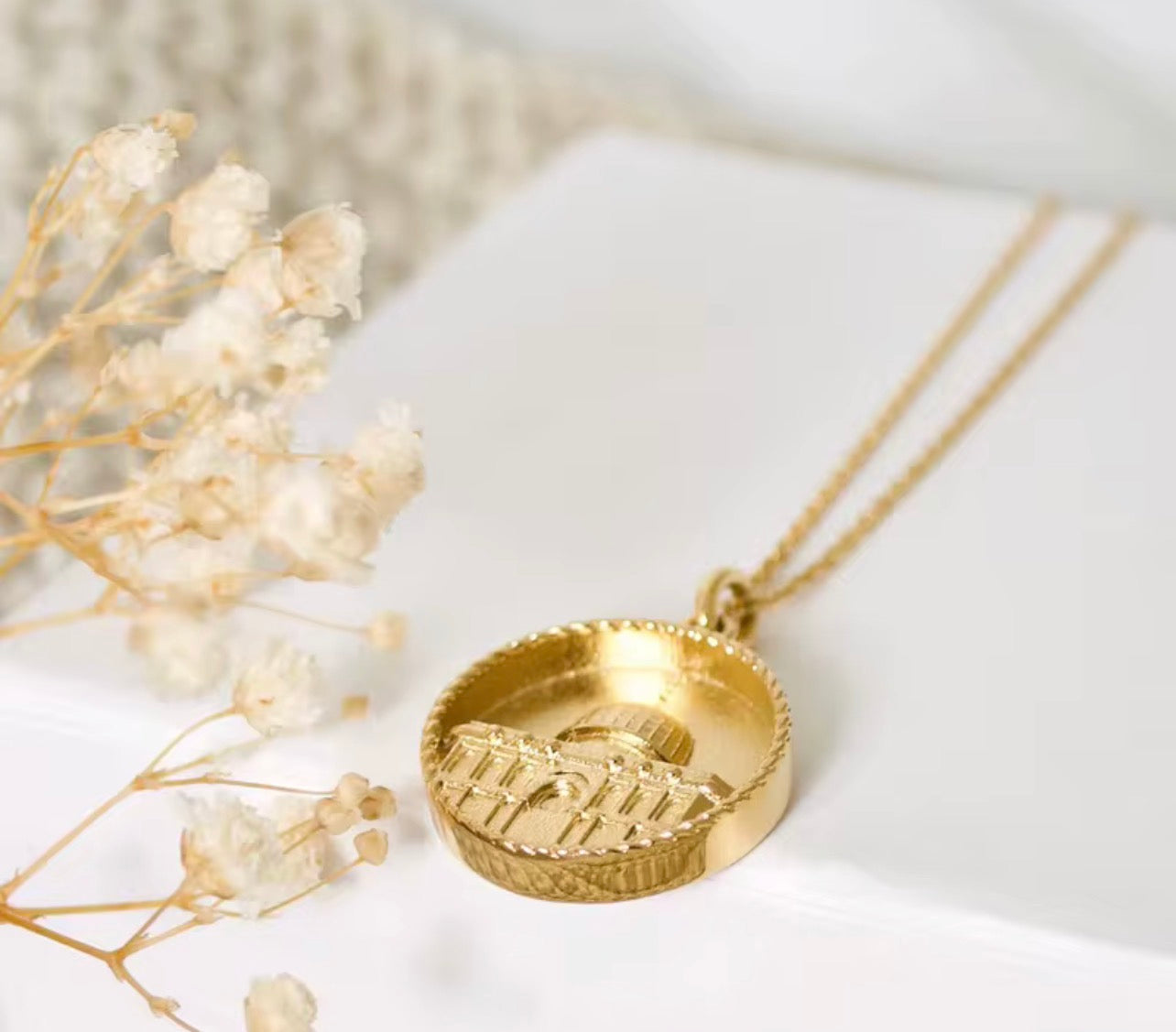 Dome of Rock 18k Pleated necklace
