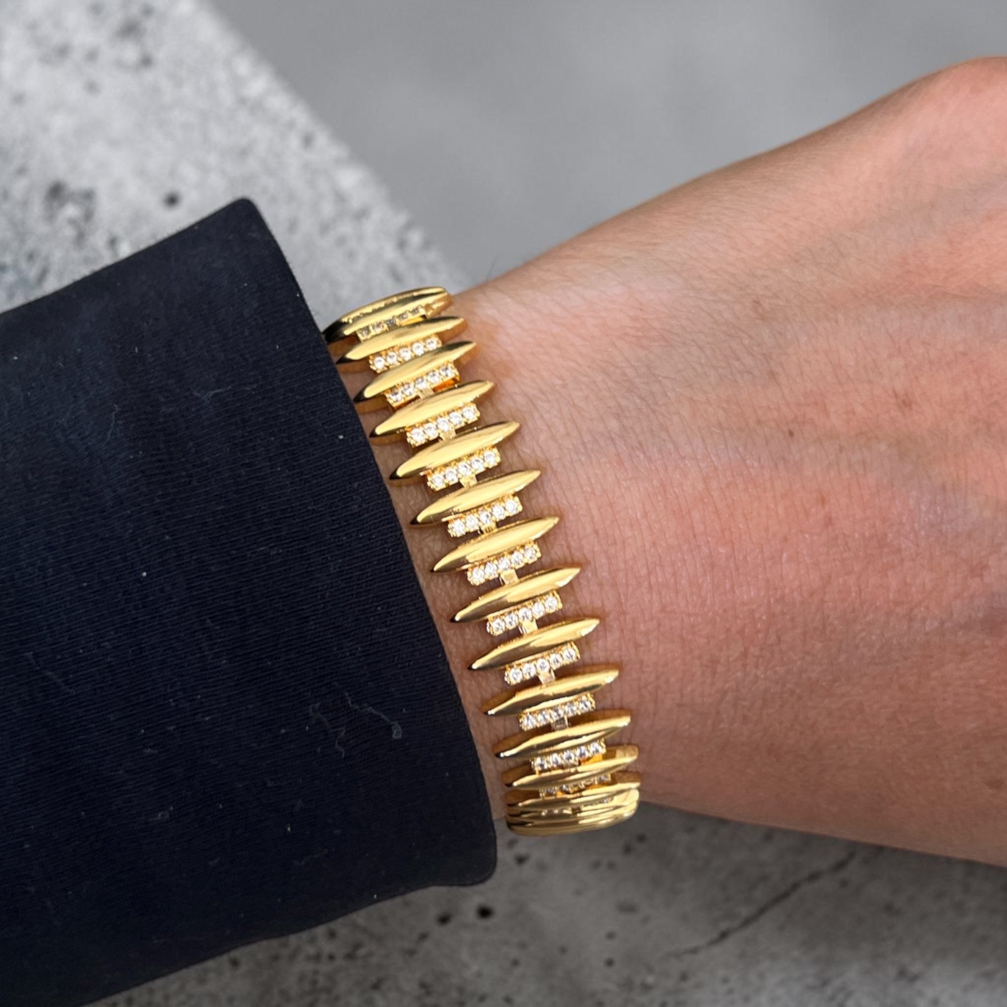 Yafa 18k pleated gold bracelet