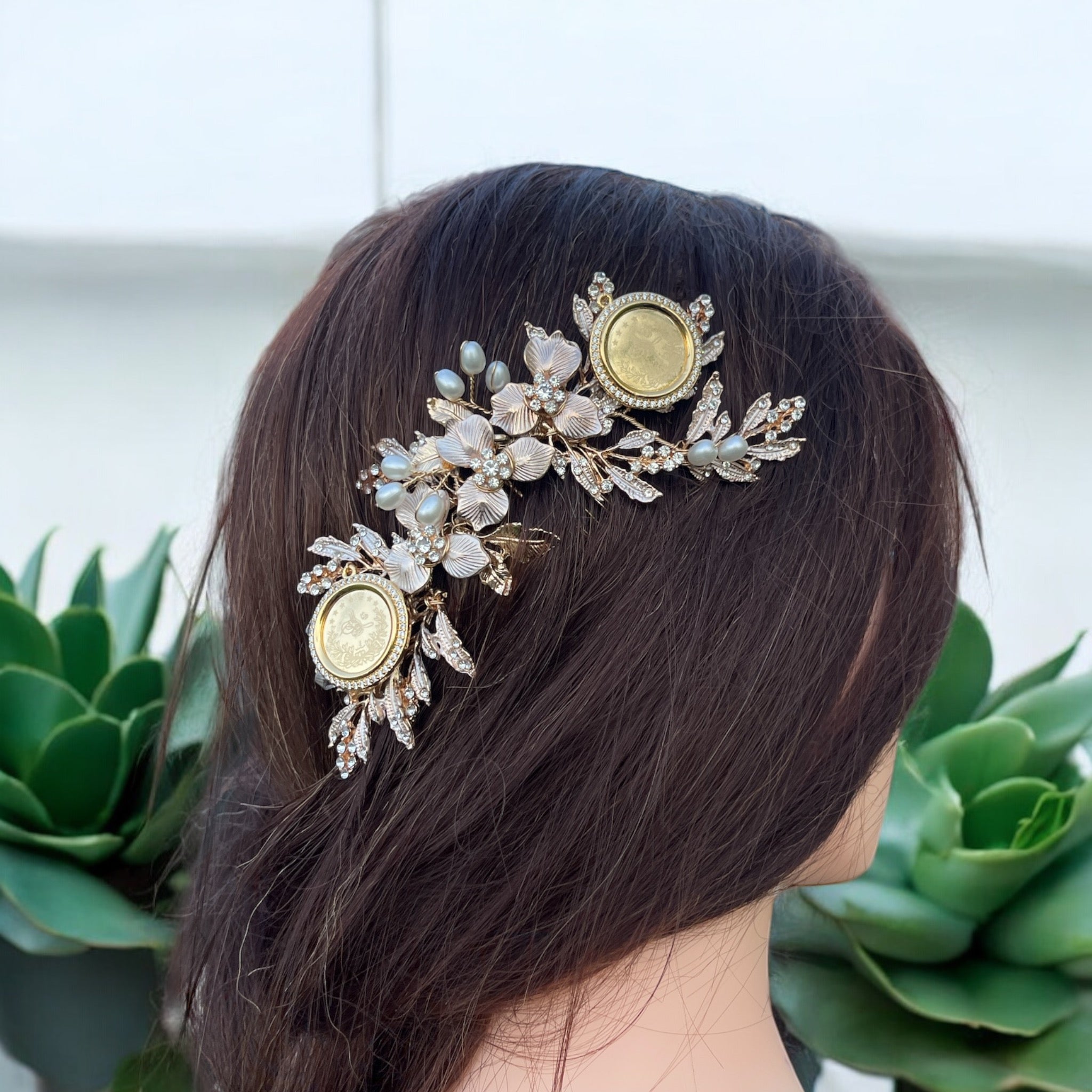 Der Al Balah Gold and pearls hair comb headpiece