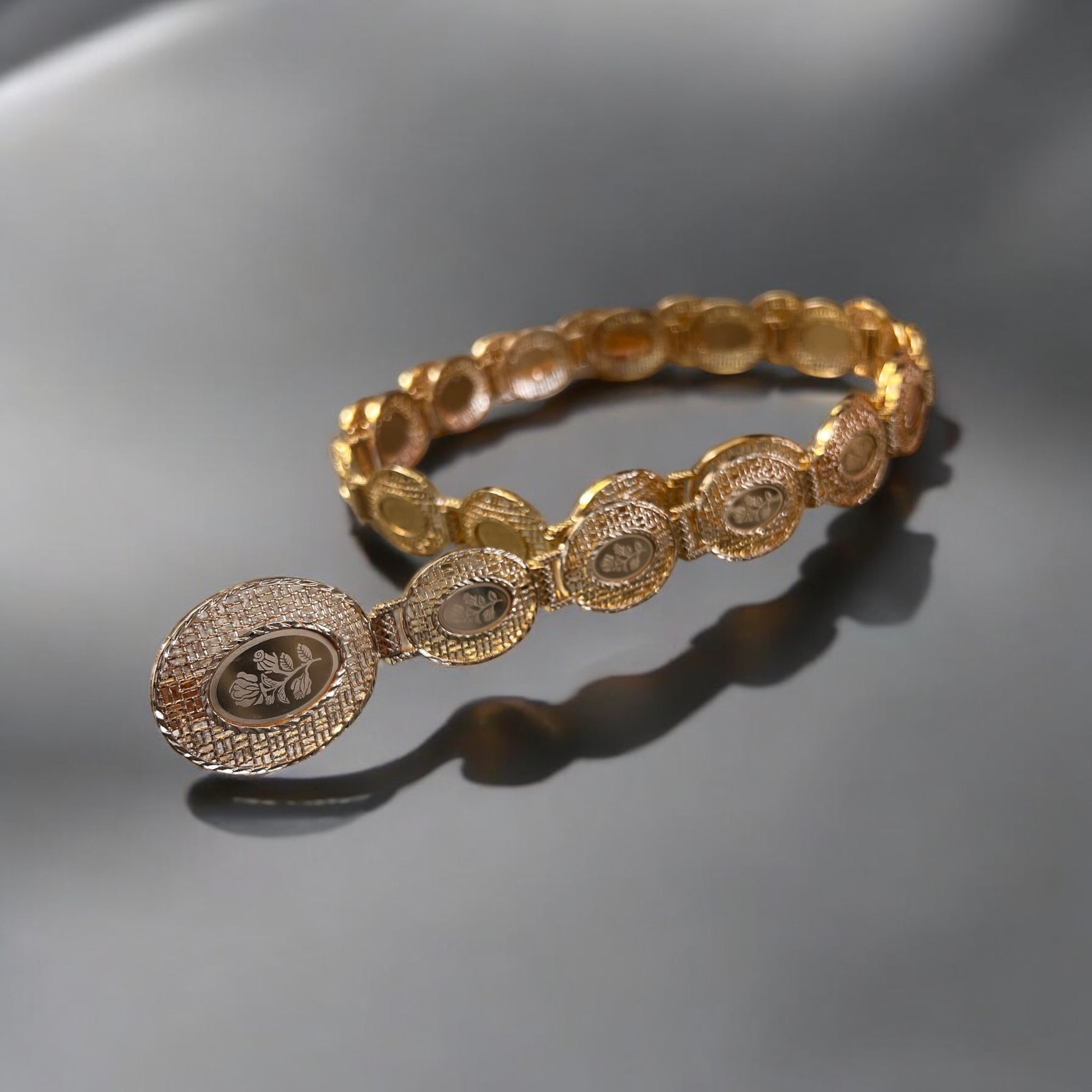 Yibna pleated gold belt