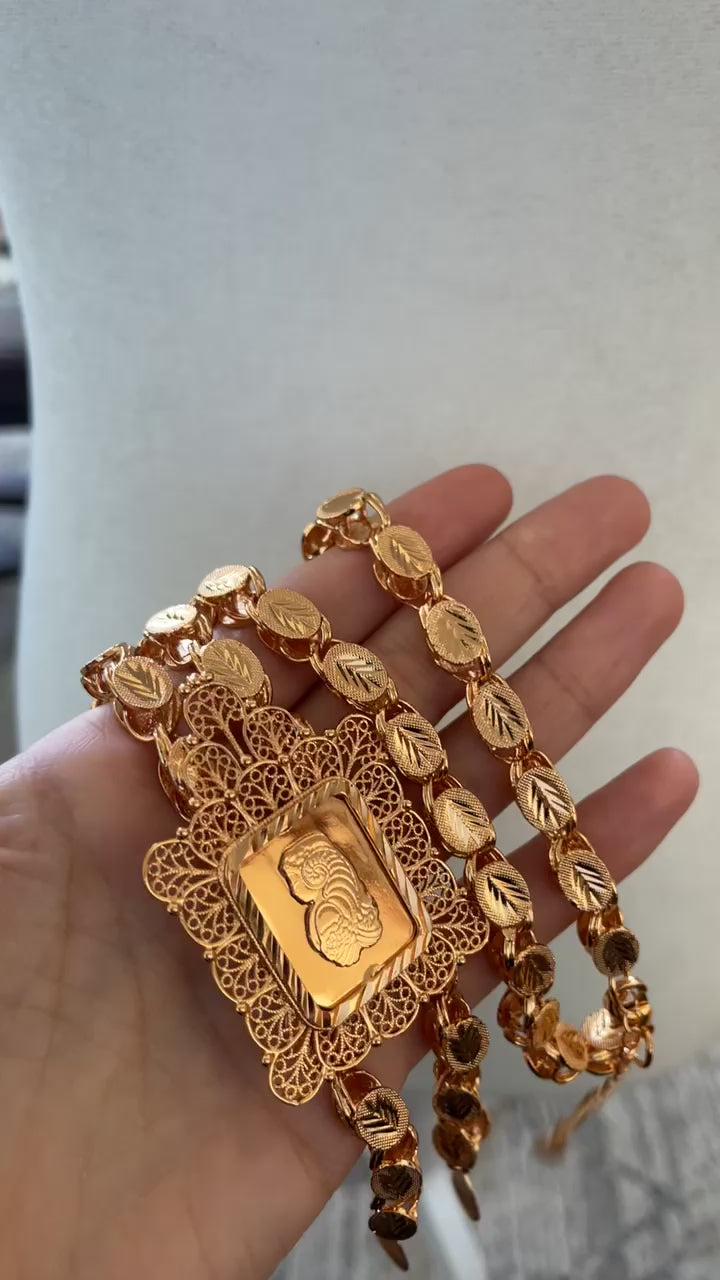 Balad al-Sheikh square 24K pleated gold necklace