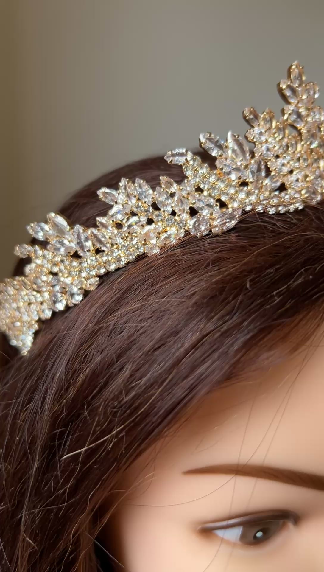 Tobas zicron Gold and crystal crown