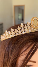 El Brooj one coin crystal crown