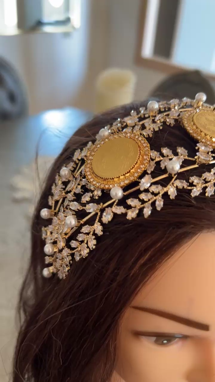 Jineen II Gold and Pearls headband