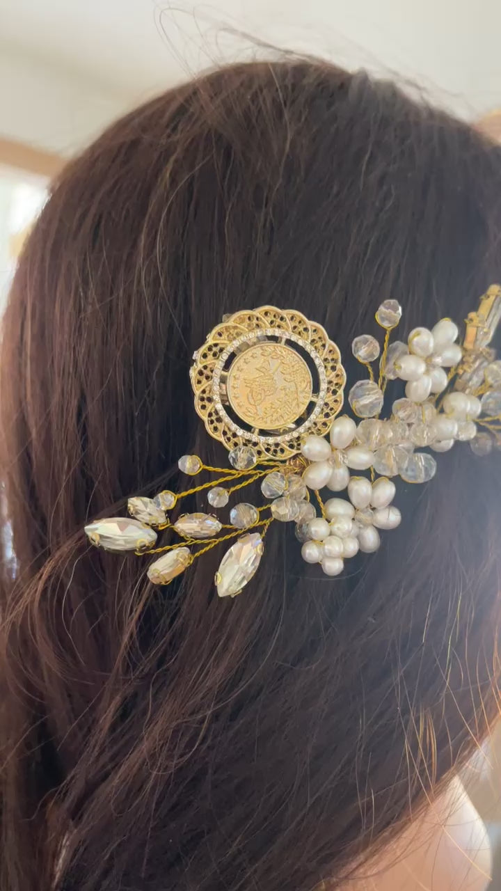 Lira and pearls hair comb