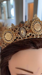 Bayt Naqquba Fresh Peach color with Gold crown