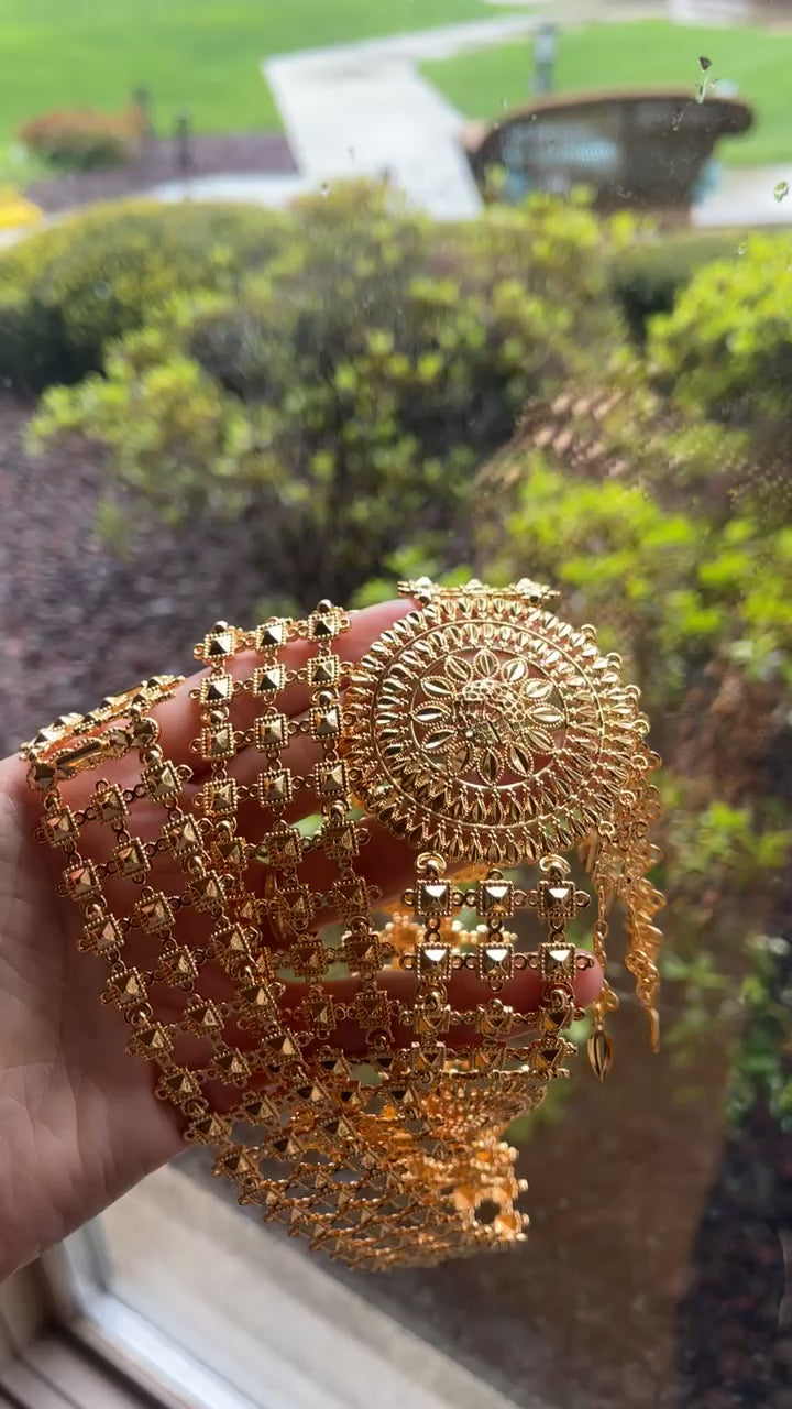 Al-Birah pleated gold belt