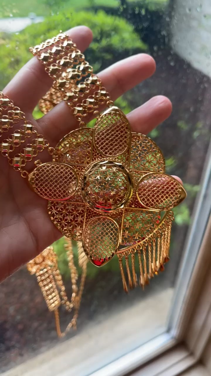 Ain-Sinya jewelry set