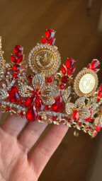 Deir Dibwan II red and gold crown
