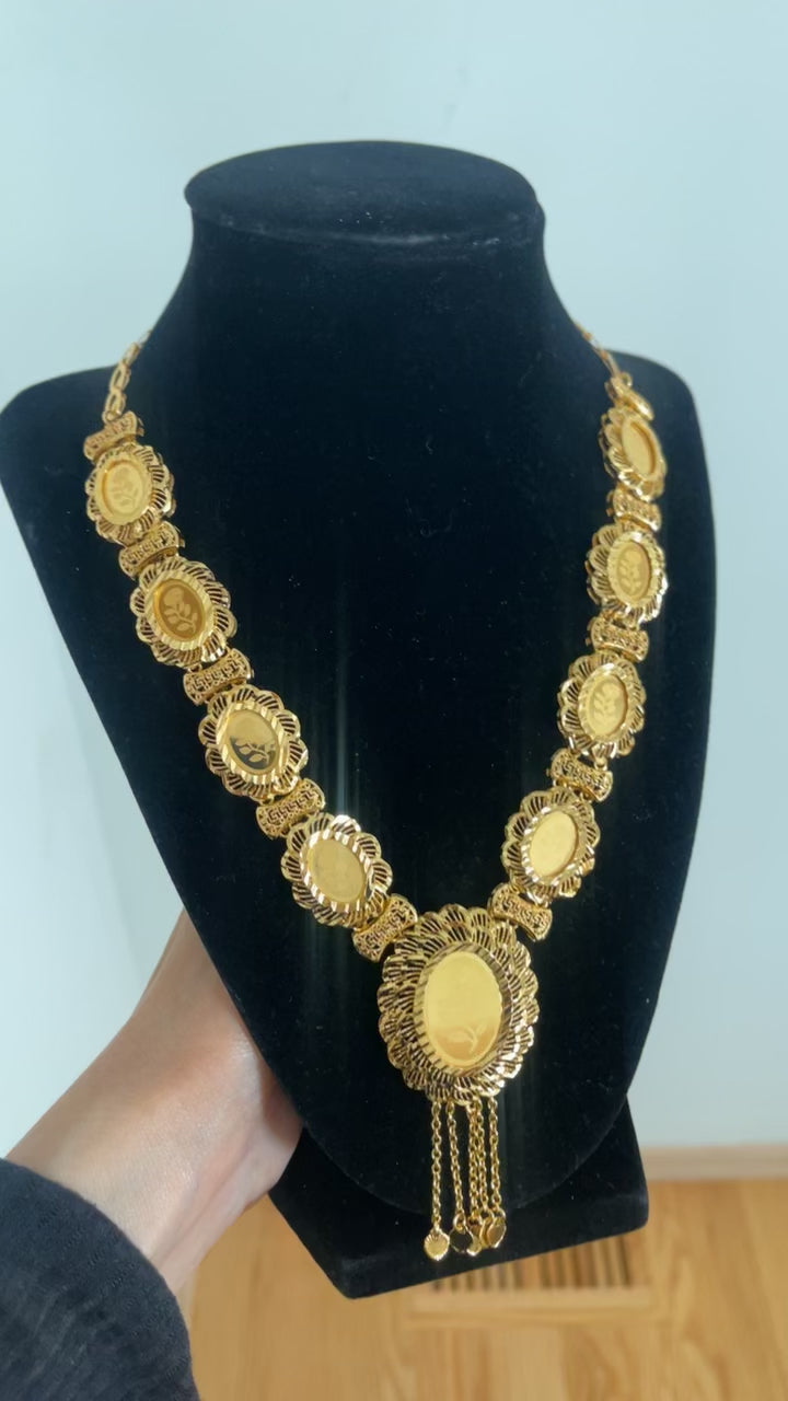 Rafah pleated gold necklace set