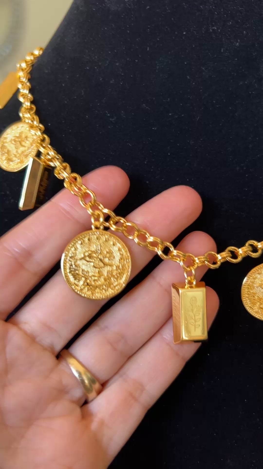 Wihdat 24K Pleated Gold Necklace