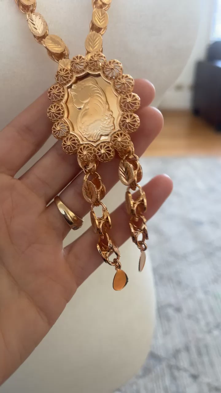 Nuaman oval 24K pleated gold necklace