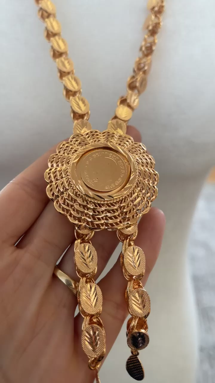 Araqah circle 24k pleated gold necklace