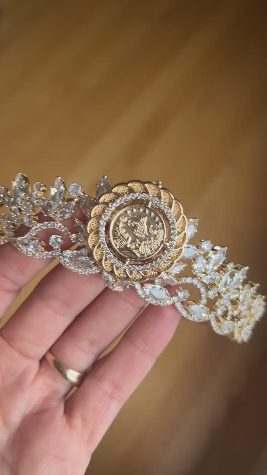 Wehdat one coin crystal crown